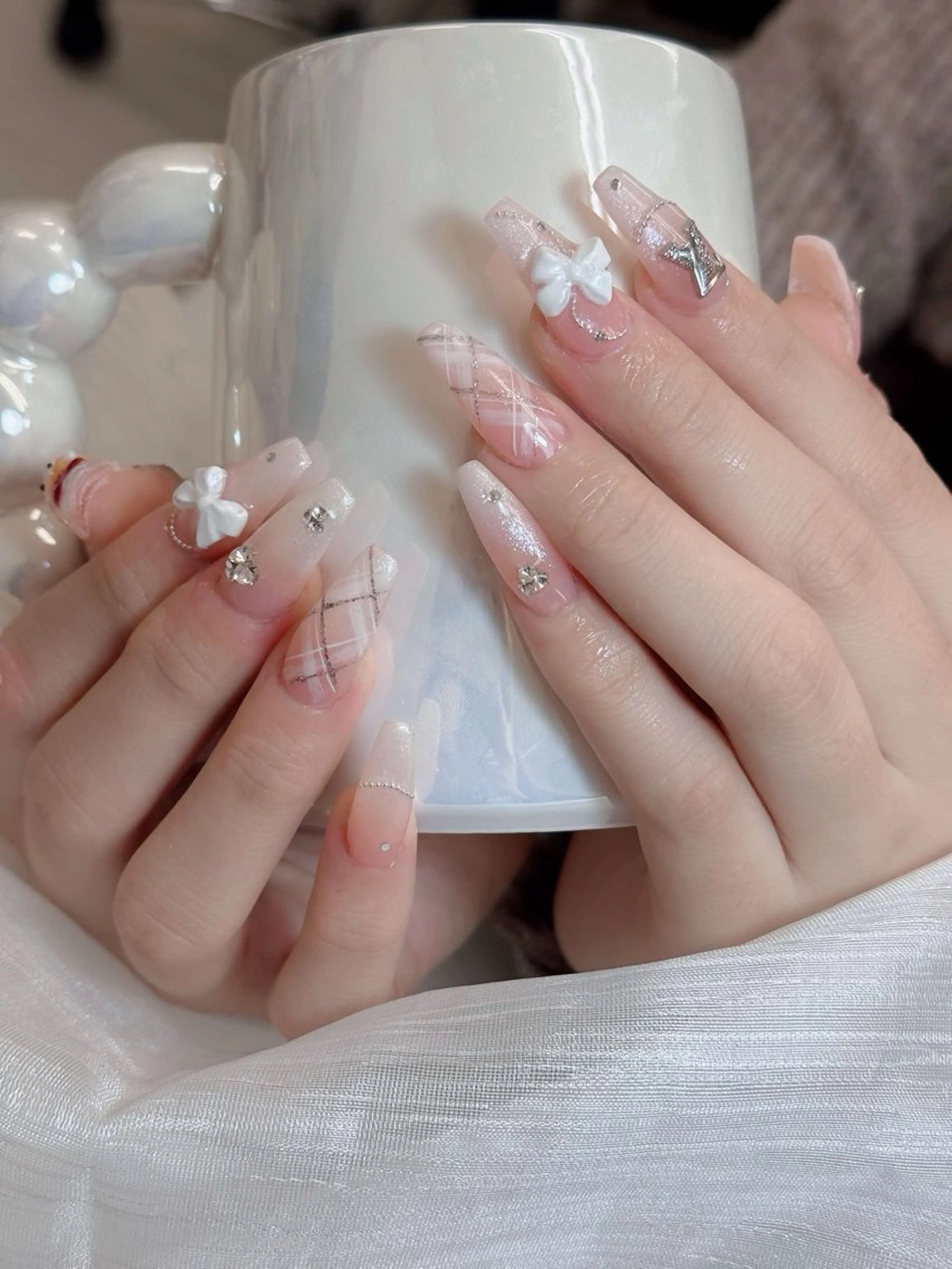 ネイル オーロラネイル チークネイル 長さ出し フットネイル フレンチネイル Anh 歌舞伎町のネイルデザイン