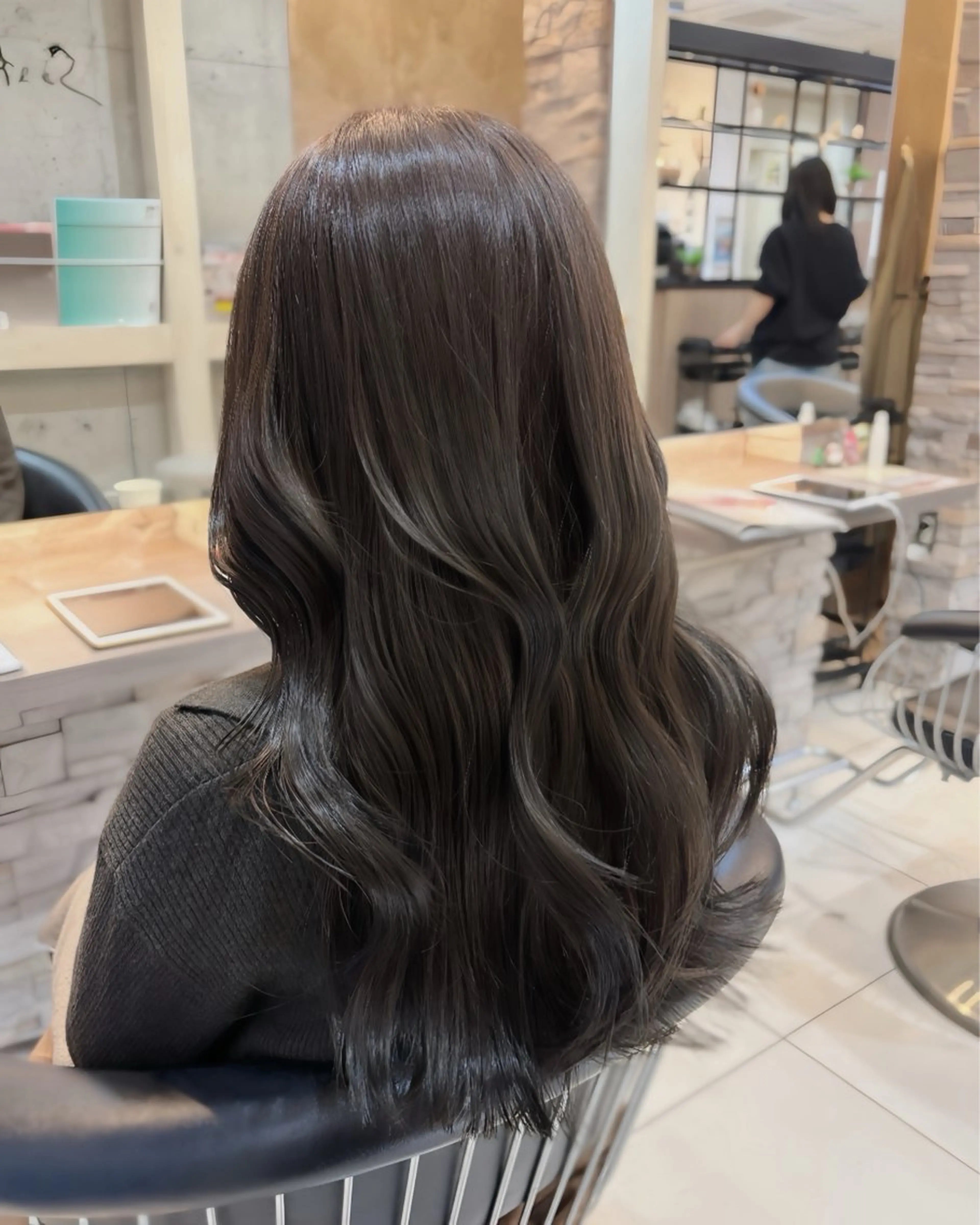 セミロング くびれヘア 顔まわりレイヤー 顔周りカット レイヤーカット カット ヘアカラー トリートメント 透明感カラー/ くびれヘア/館岡俊平のヘアスタイル