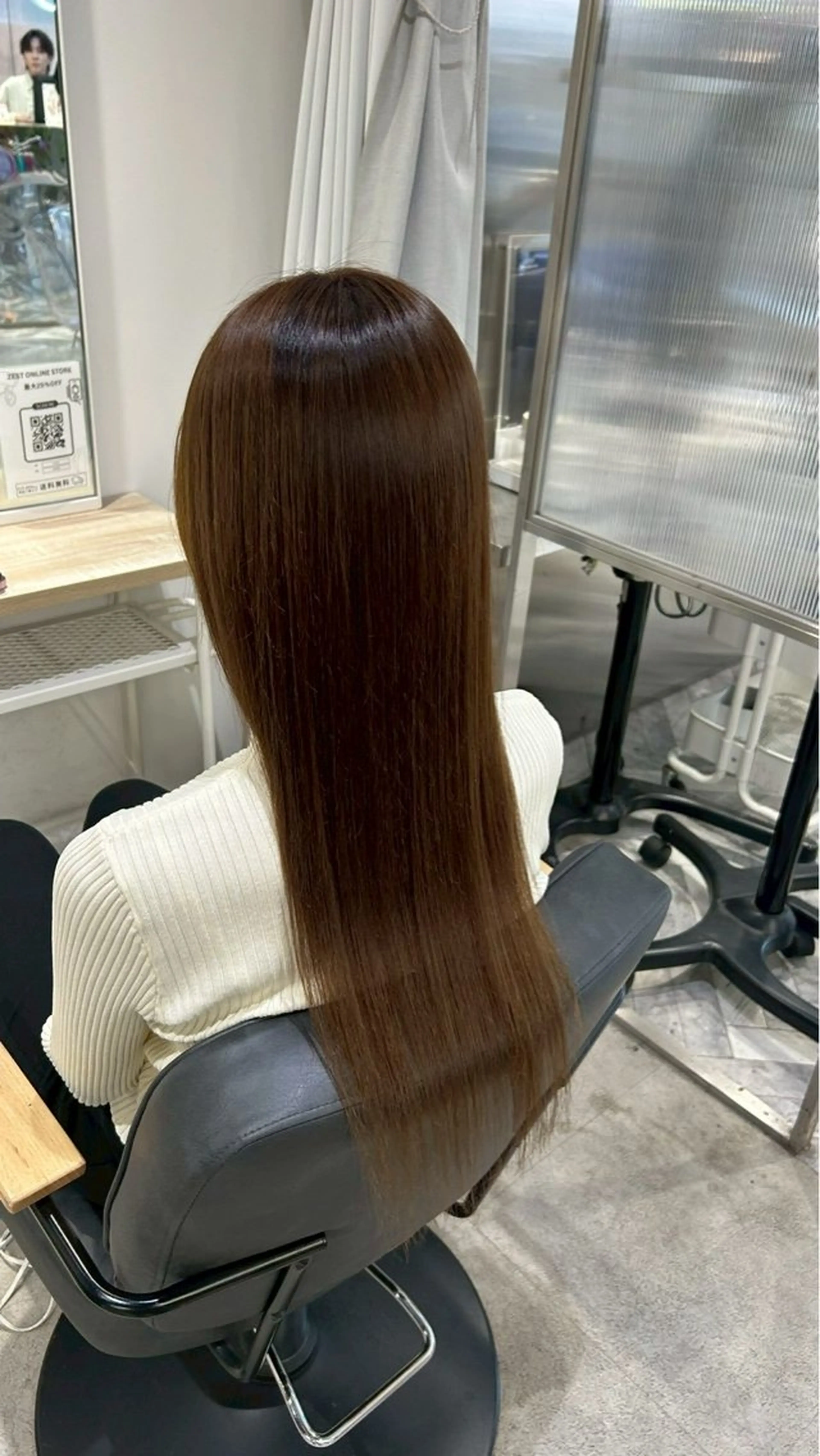 ロング 縮毛矯正 himari💜 ハイトーンカラーのヘアスタイル