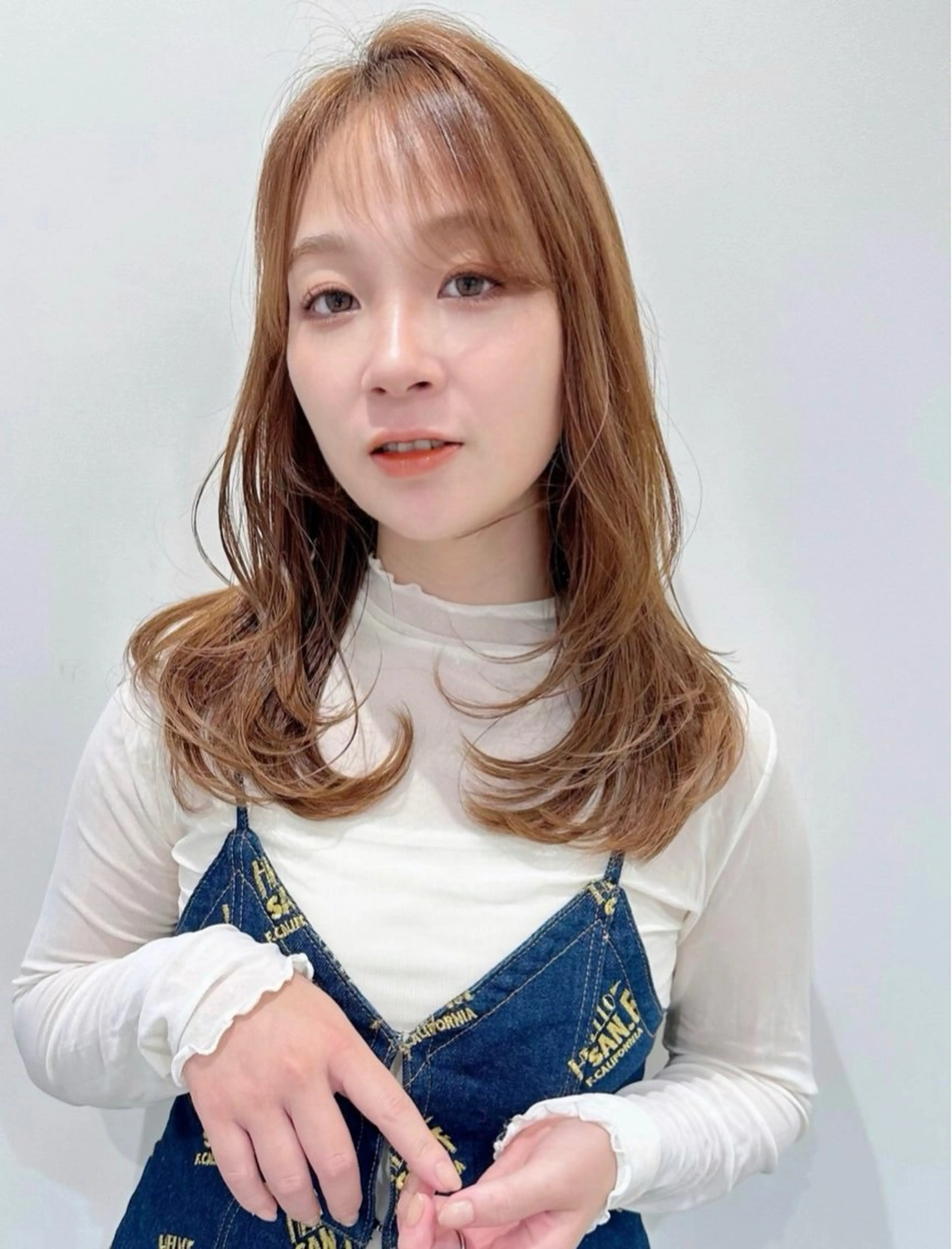 セミロング カラー ベージュカラー ブリーチ ブリーチなしカラー レイヤーカット カット ヘアカラー トリートメント 小顔レイヤー/ ベージュ🤍Rieのヘアスタイル