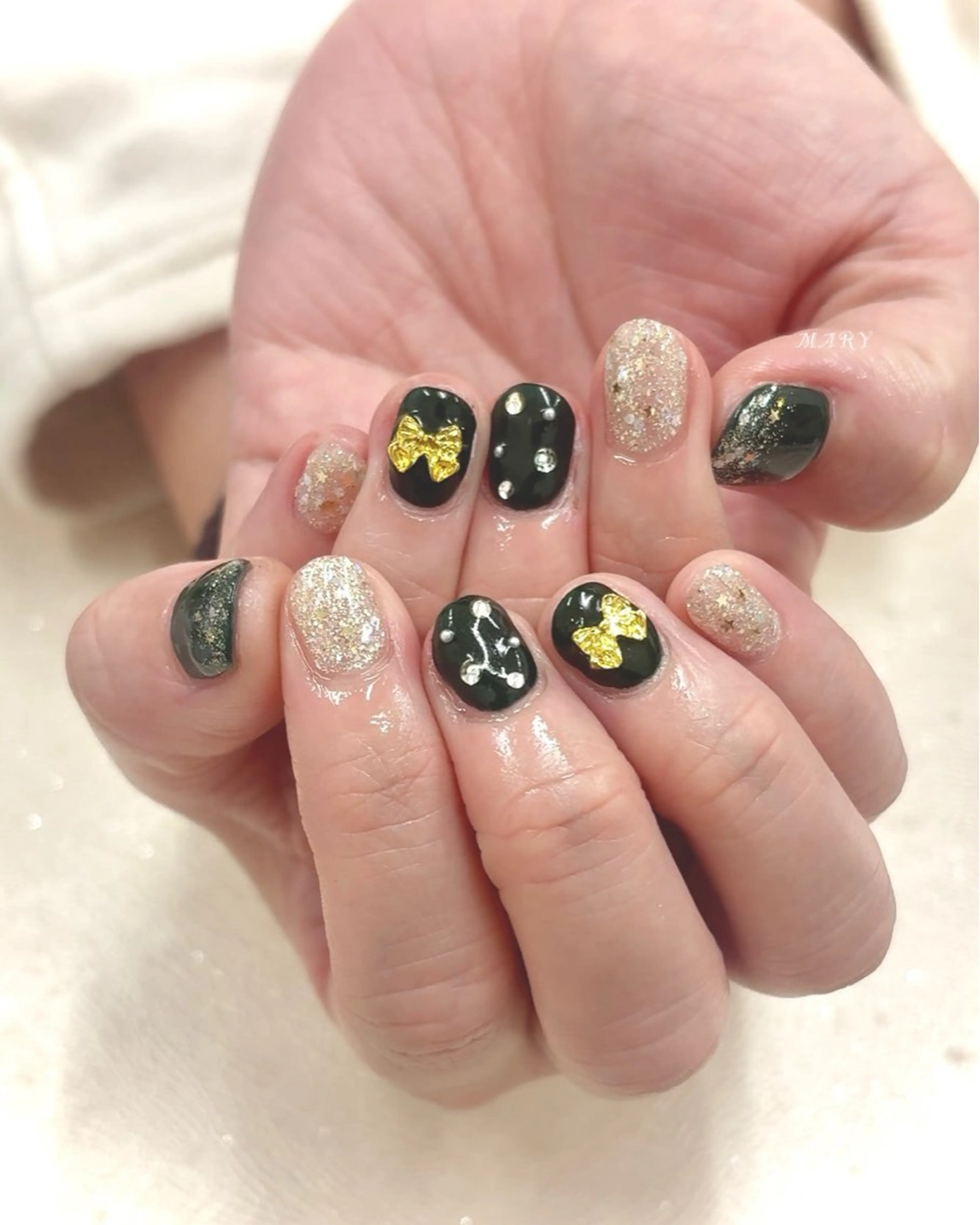 ネイル グリーン ニュアンスネイル 冬ネイル クリスマス ハンドネイル Mary nail .narumiのネイルデザイン