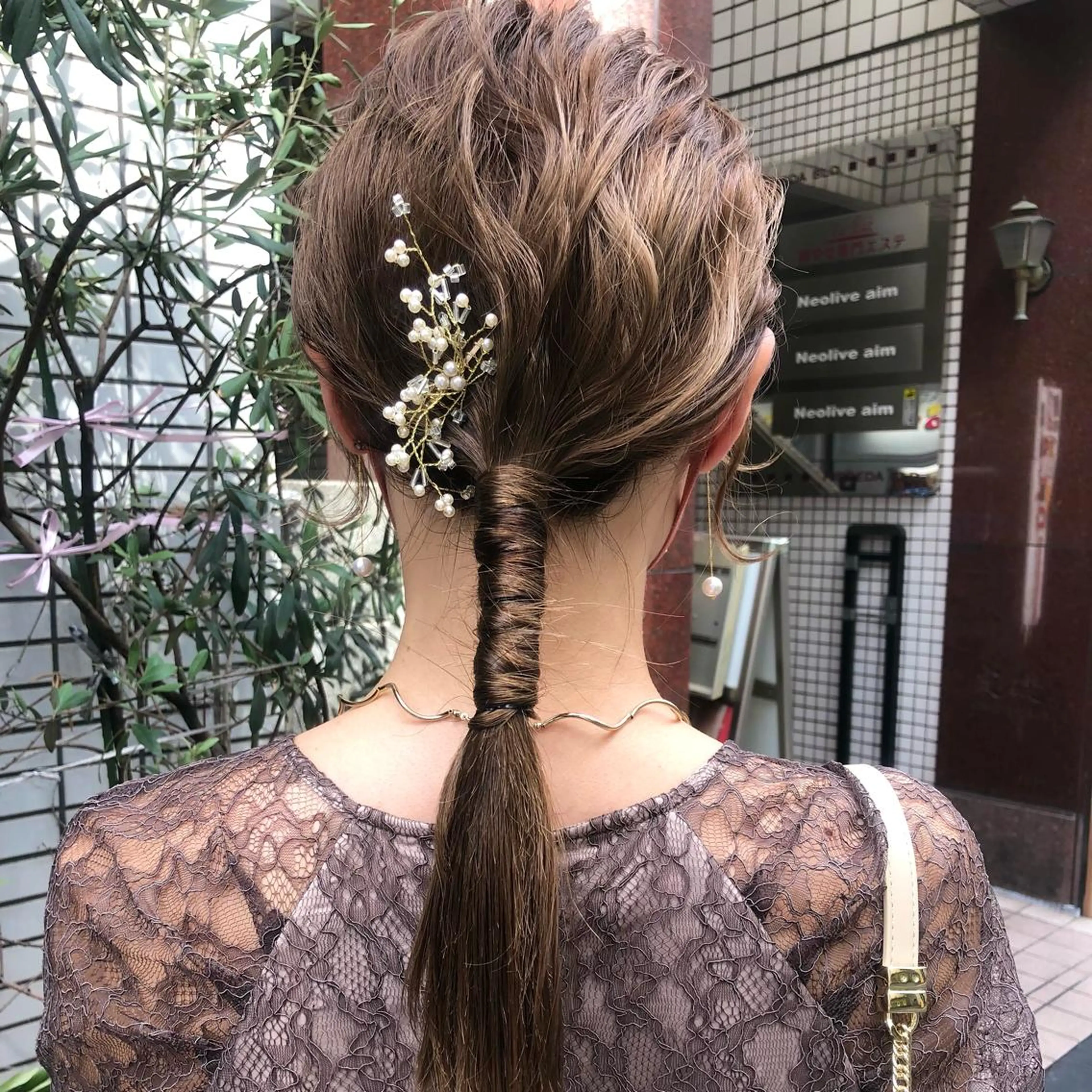 セミロング ヘアアレンジ 結婚式・ブライダル ハイトーン/ブリーチ 似合せカット/パーマのヘアスタイル