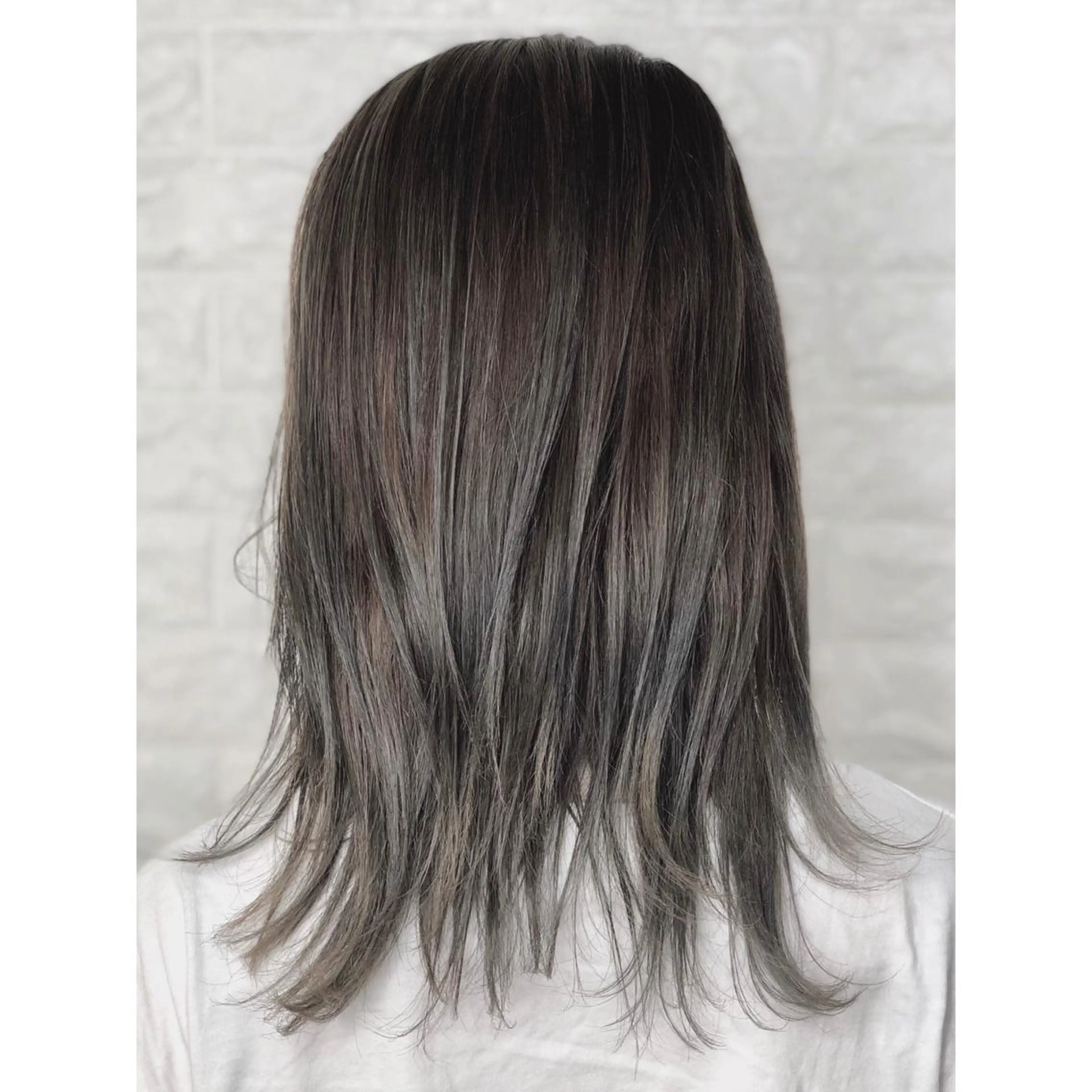 ミディアム カラー バレイヤージュ ブリーチ グレージュ 外国人風カラー レイヤーカット 髪質改善特化KIZU /艶髪研究（京都）のヘアスタイル