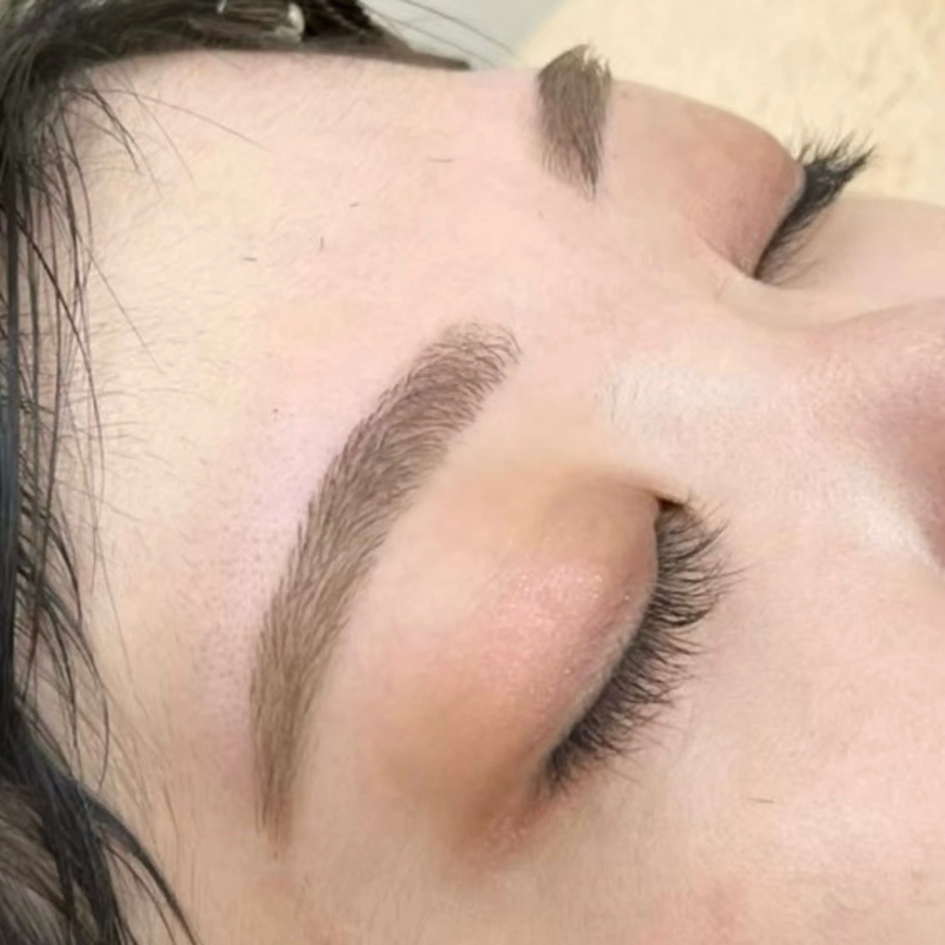 アイブロウスタイリング(ワックス、メイクお仕上げ付き)の写真