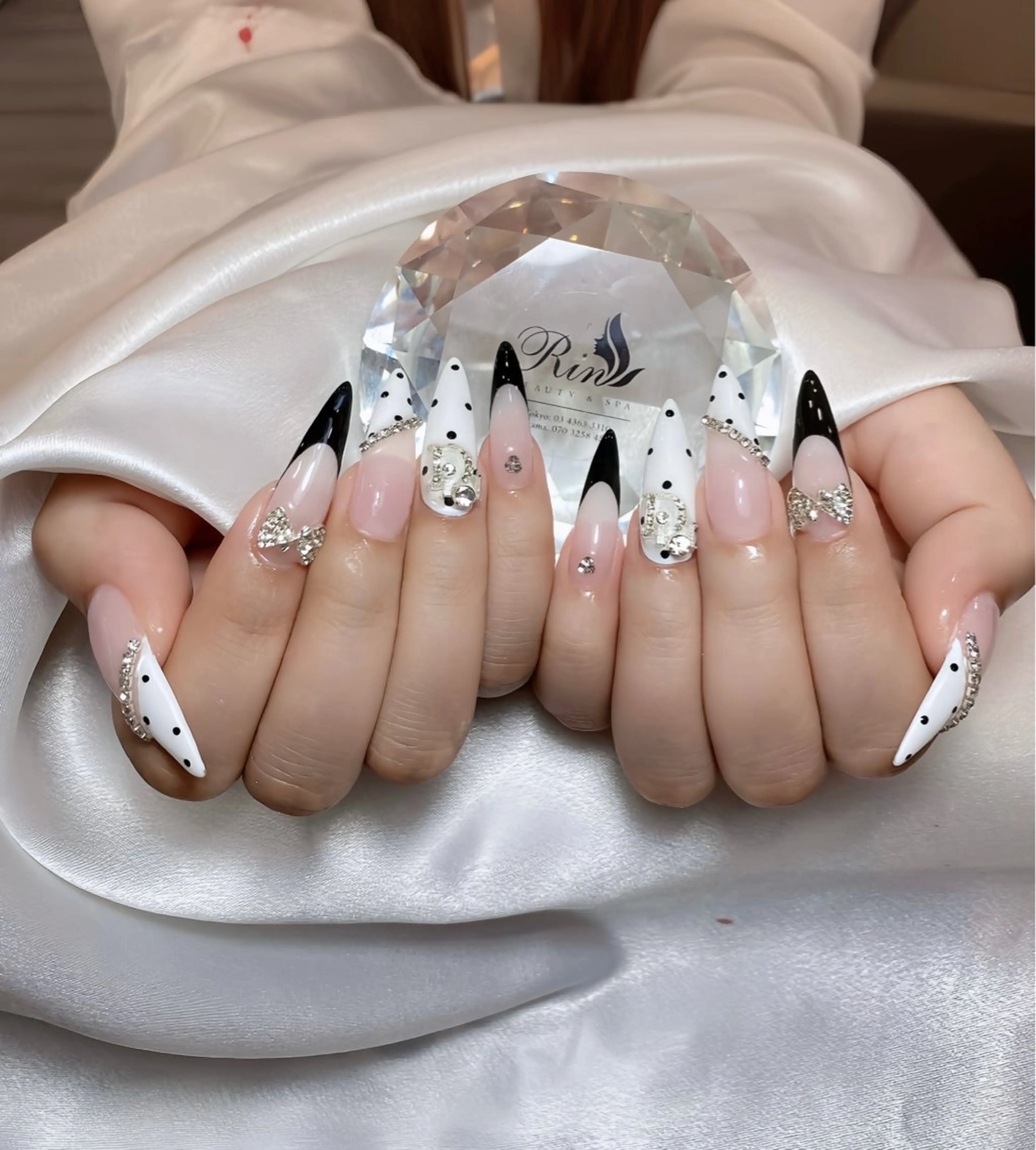 ネイル アートネイル チークネイル ジェルネイル ロングネイル マグネットネイル ハンドネイル Rin Nail 新大久保店のネイルデザイン