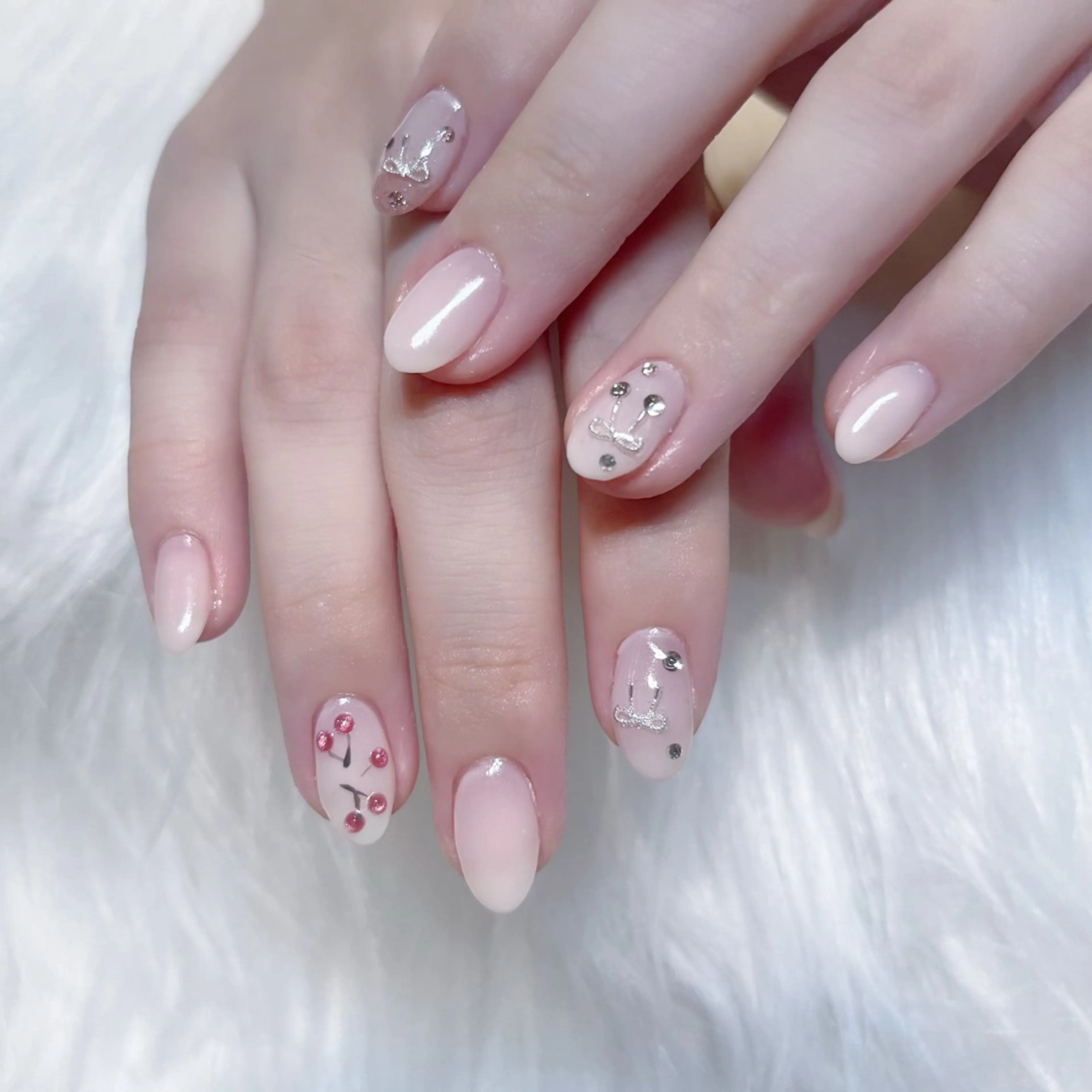 ネイル アートネイル ガーリー キラキラネイル 韓国ネイル 持ち込み KOKONA 🎀のネイルデザイン