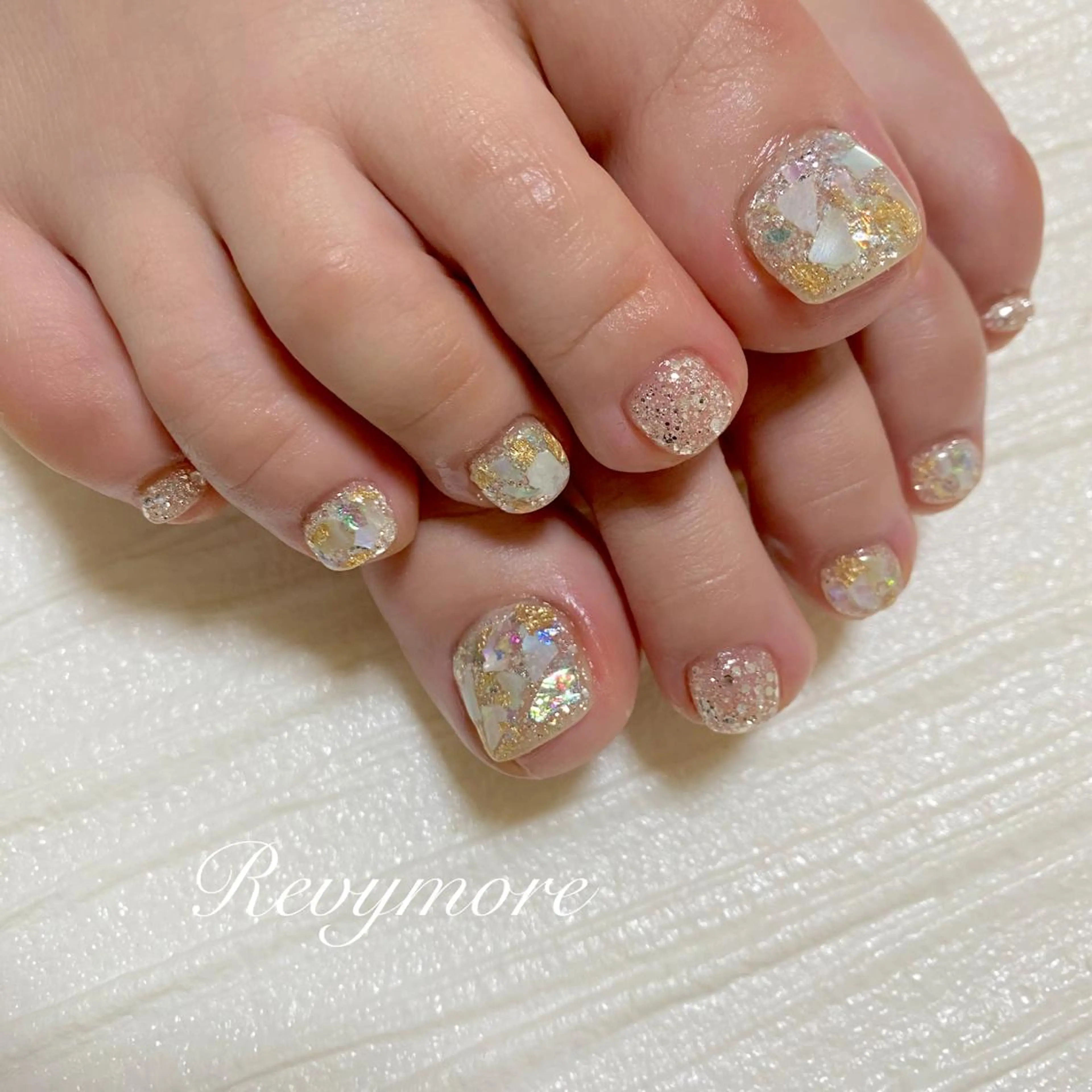 ミディアム ネイル 韓国風ヘア ジェルネイル キラキラネイル 韓国ネイル ラメ(グリッター) nail salon Revymoreのネイルデザイン