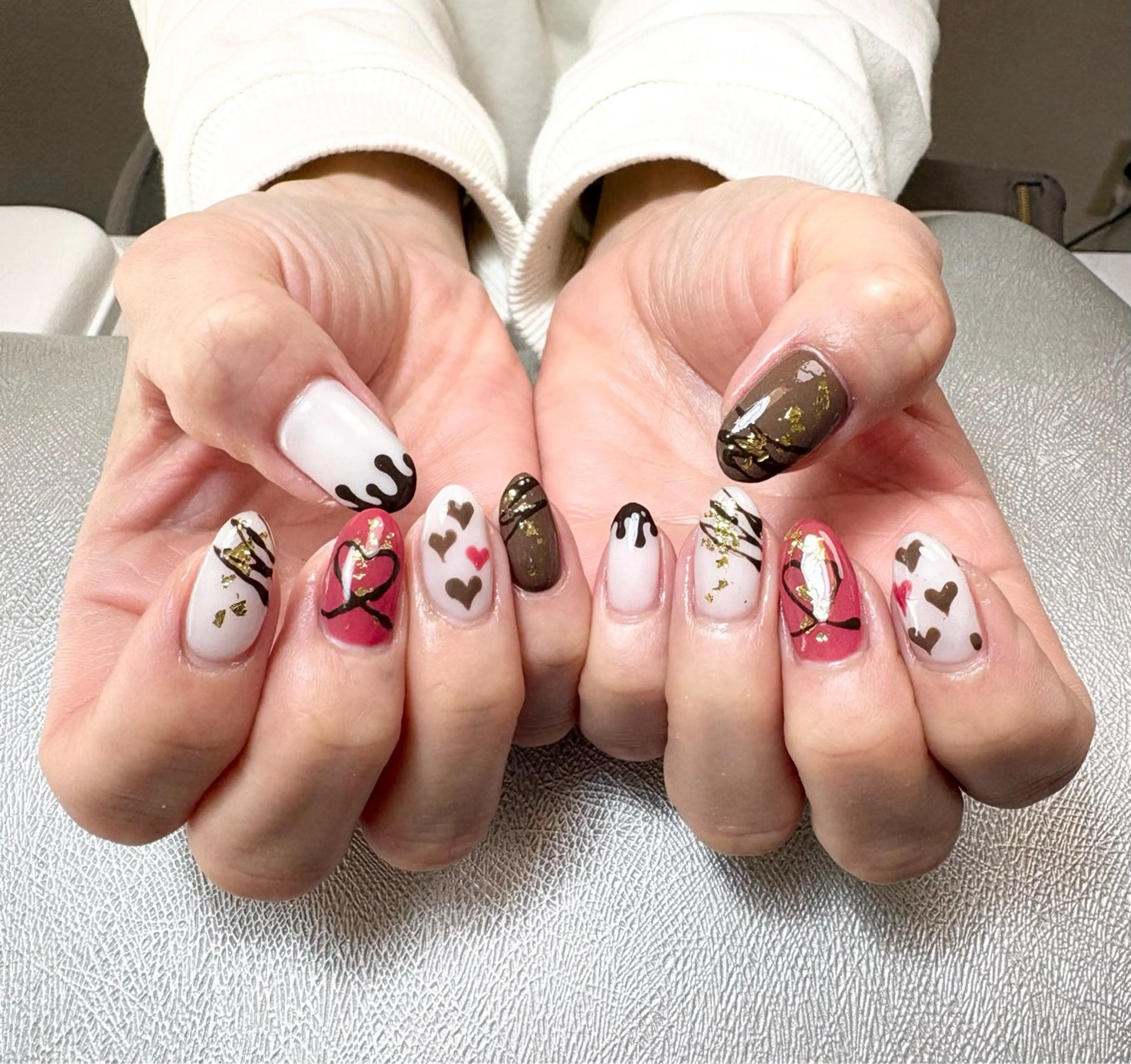 ネイル ブラウン ゴールド ハート バレンタイン ホワイト ハンドネイル ✨韓国✨nail salonLumieのネイルデザイン