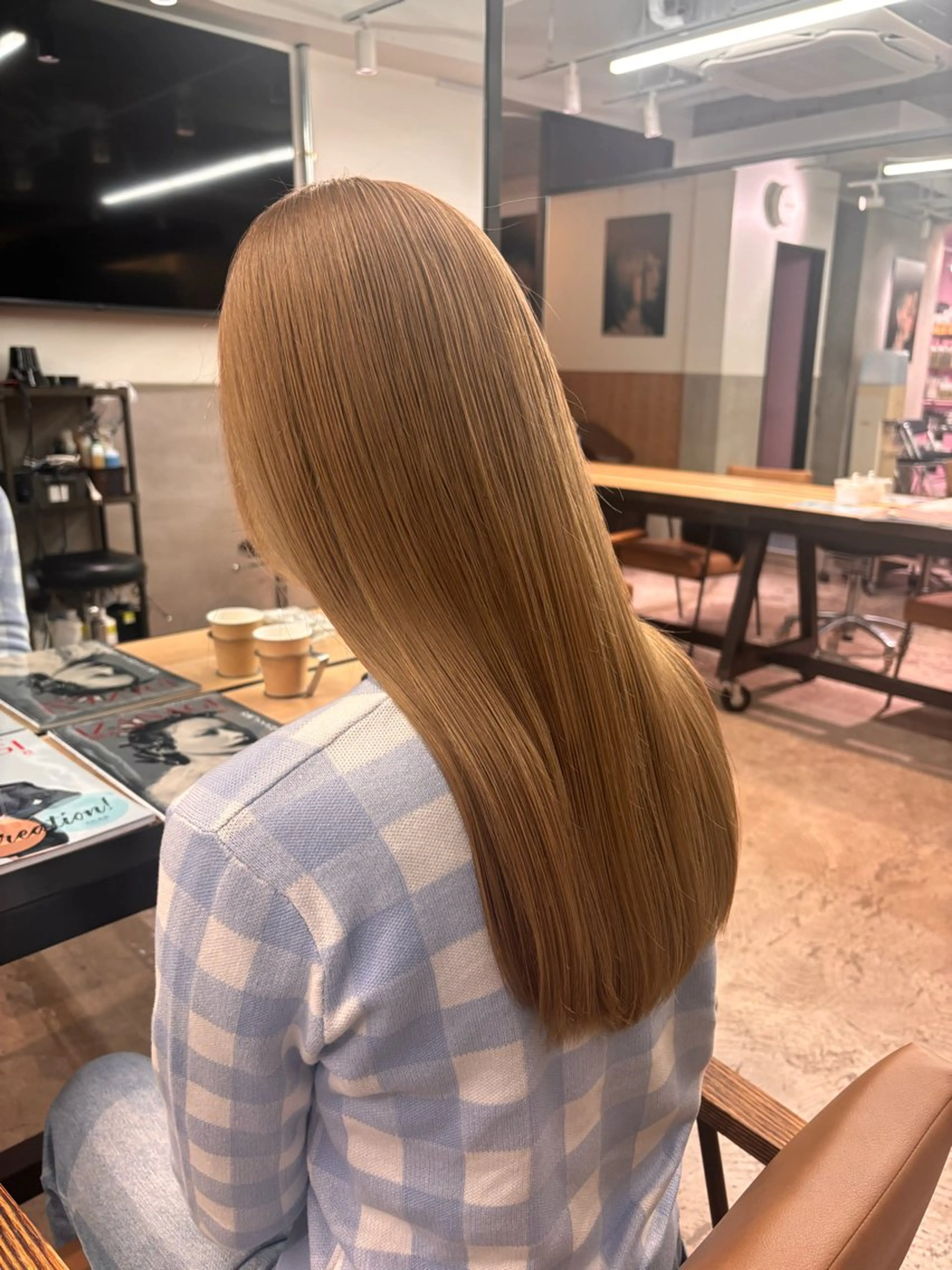 セミロング ハイトーン 🌷ハルミ🌷のヘアスタイル