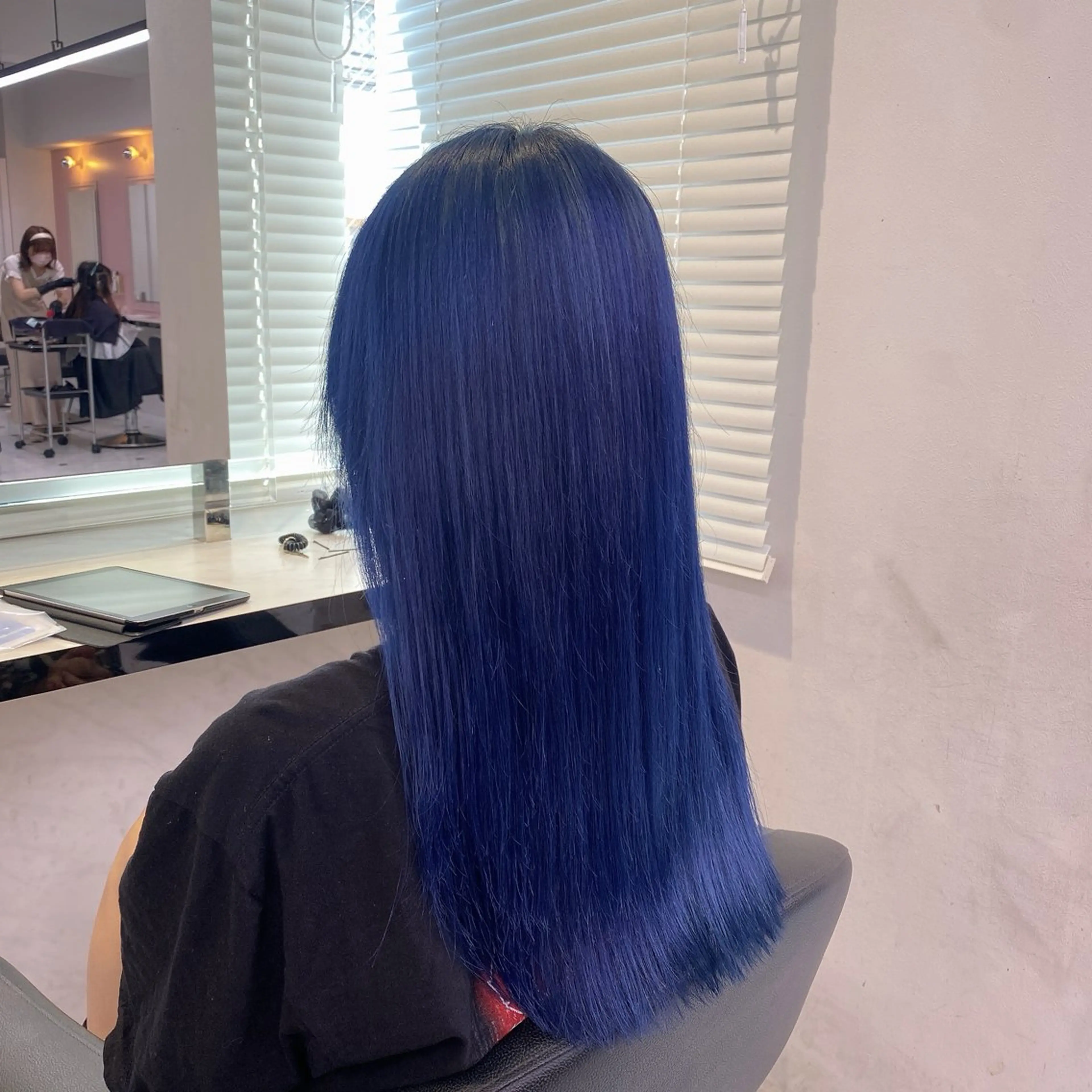 セミロング カラー ヘアアレンジ ブルーカラー 💕上野美容師☁ ブリーチ💖サワのヘアスタイル