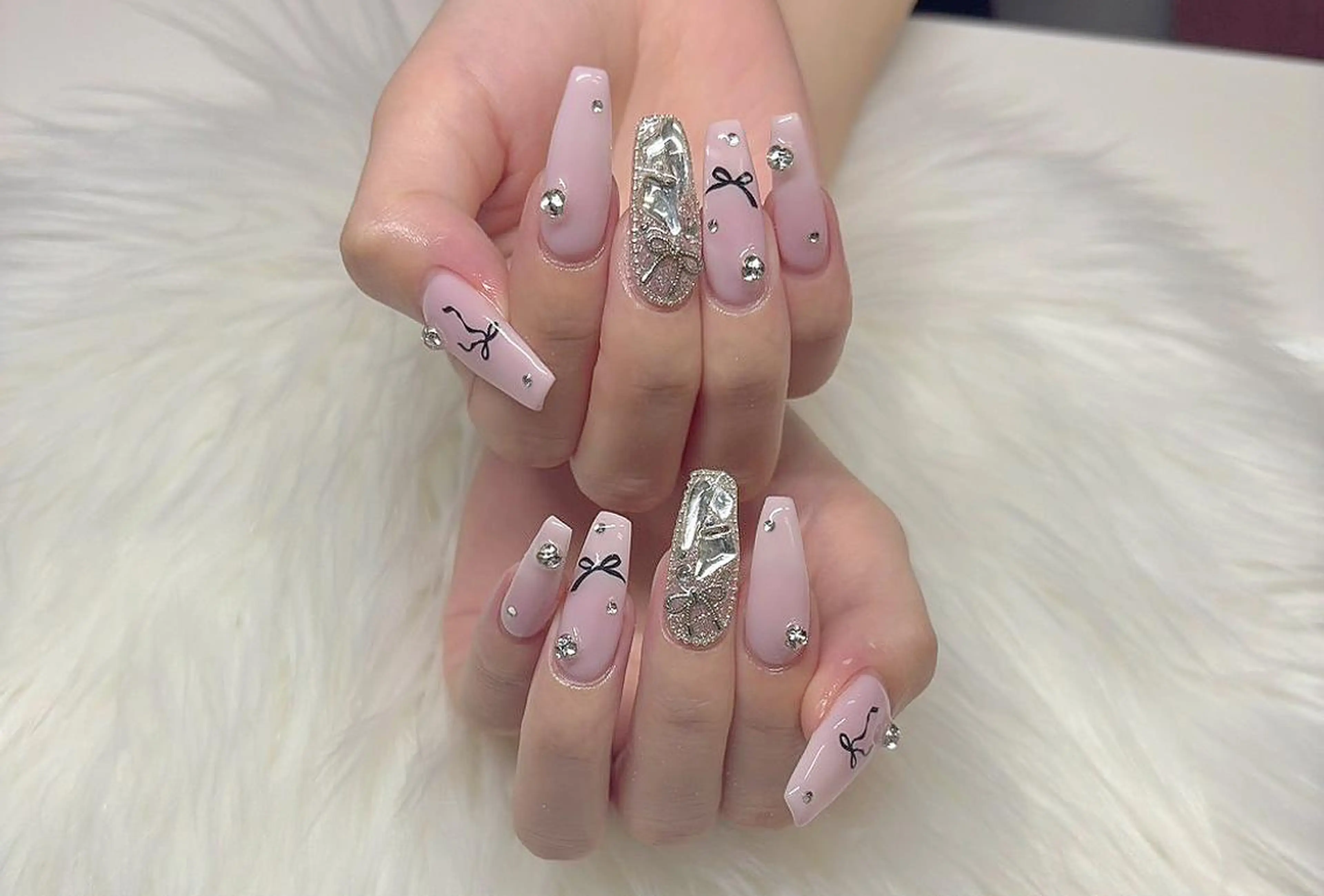 ネイル オーロラネイル チークネイル 長さ出し フットネイル フレンチネイル ハンドネイル リラネイル すみれのネイルデザイン