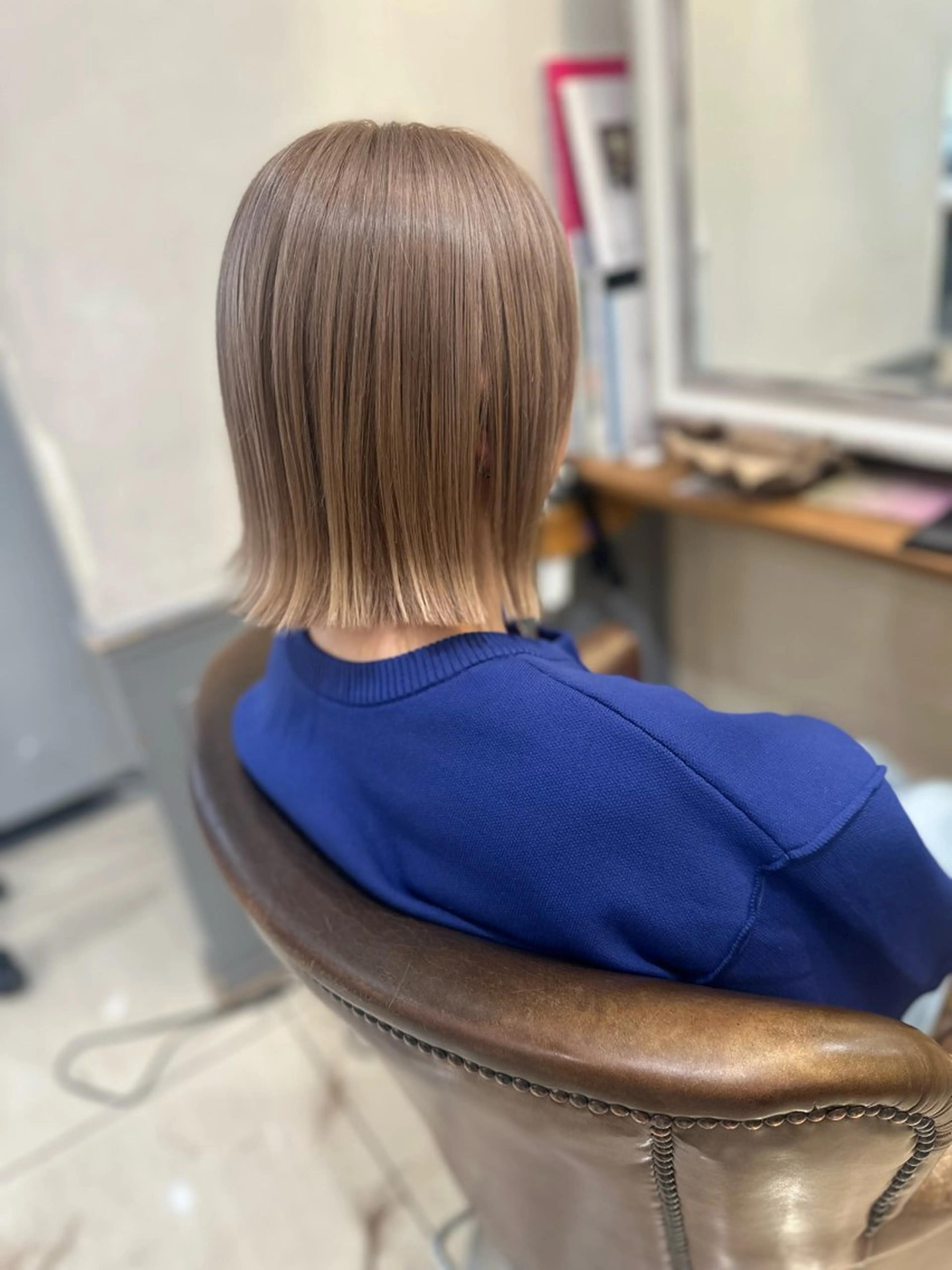 ミディアム カラー 切りっぱなしボブ ベージュカラー ハイトーンカラー ミルクティーベージュ ボブ ヘアカラー ✨カラー支持No.1 🧸ワキ カナコ🧸のヘアスタイル