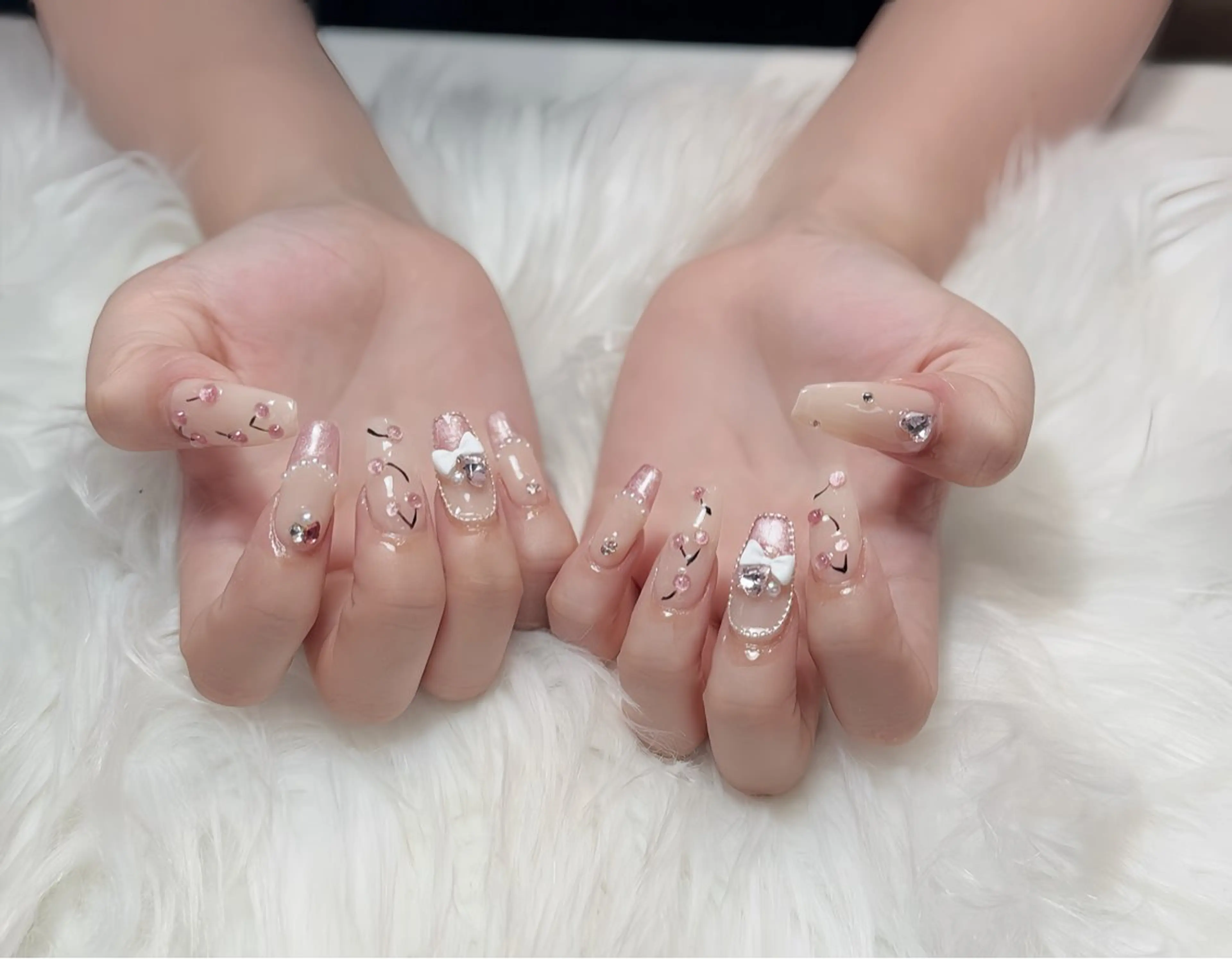 ネイル オーロラネイル チークネイル フットネイル フレンチネイル ジェルネイル ハンドネイル Nichi Nailsのネイルデザイン