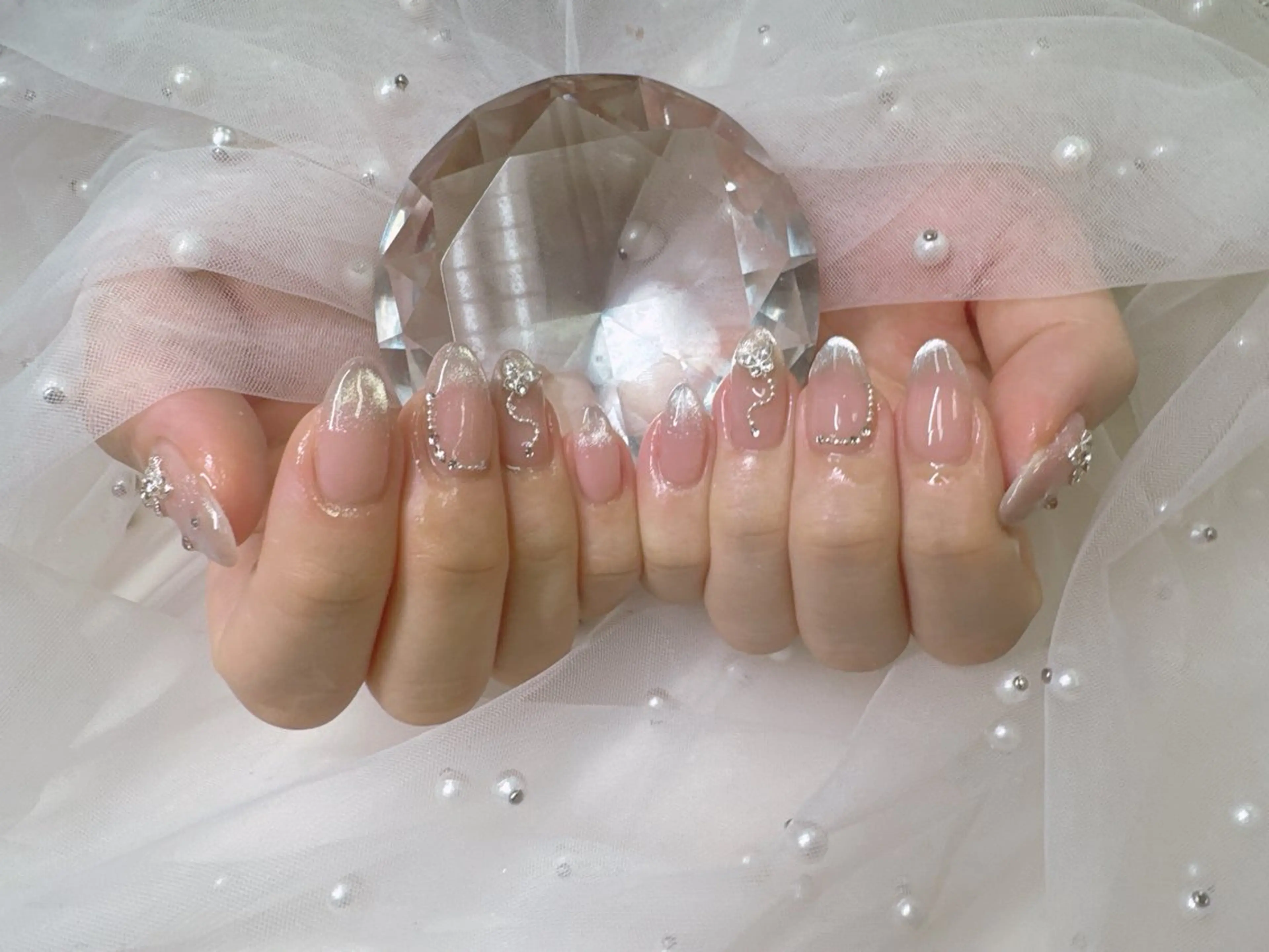 ネイル フレンチネイル ジェルネイル ガラスフレンチ キラキラネイル ロングネイル ハンドネイル Queeens nailのネイルデザイン