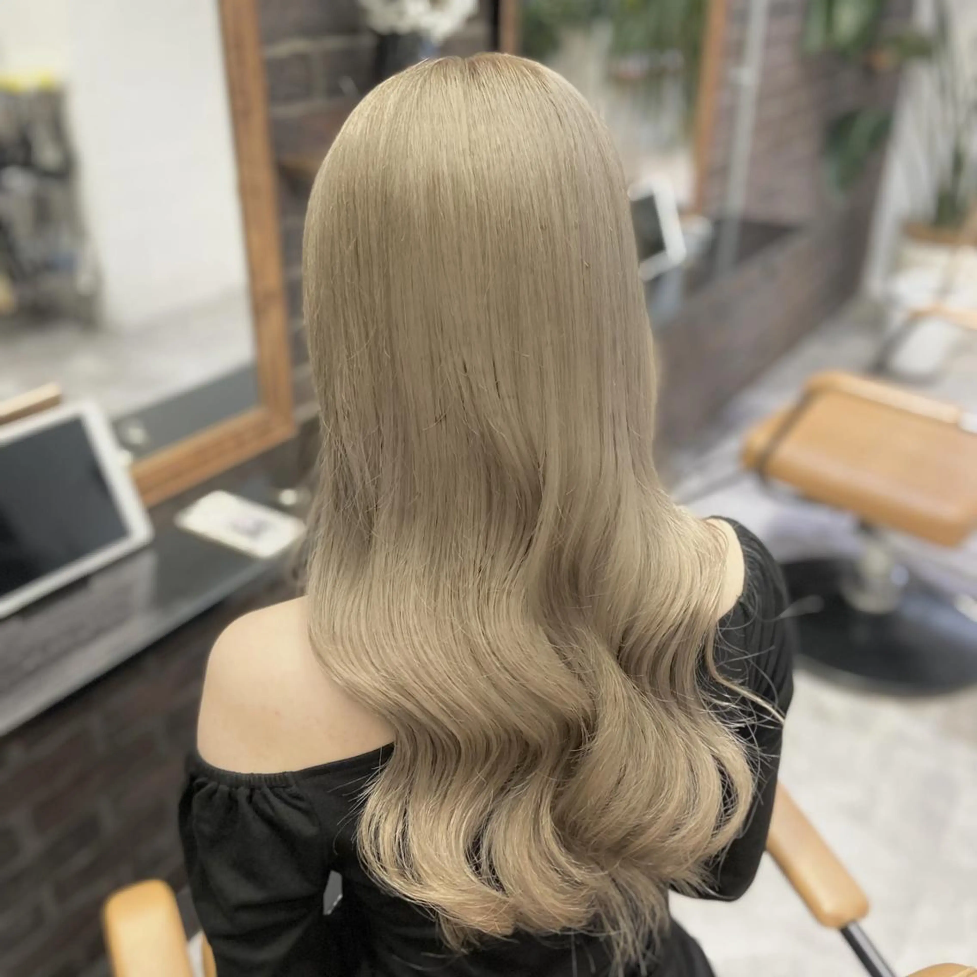 ロング カラー ヘアカラー トリートメント ヘアセット ハイトーン/髪質改善 /Akuaのヘアスタイル