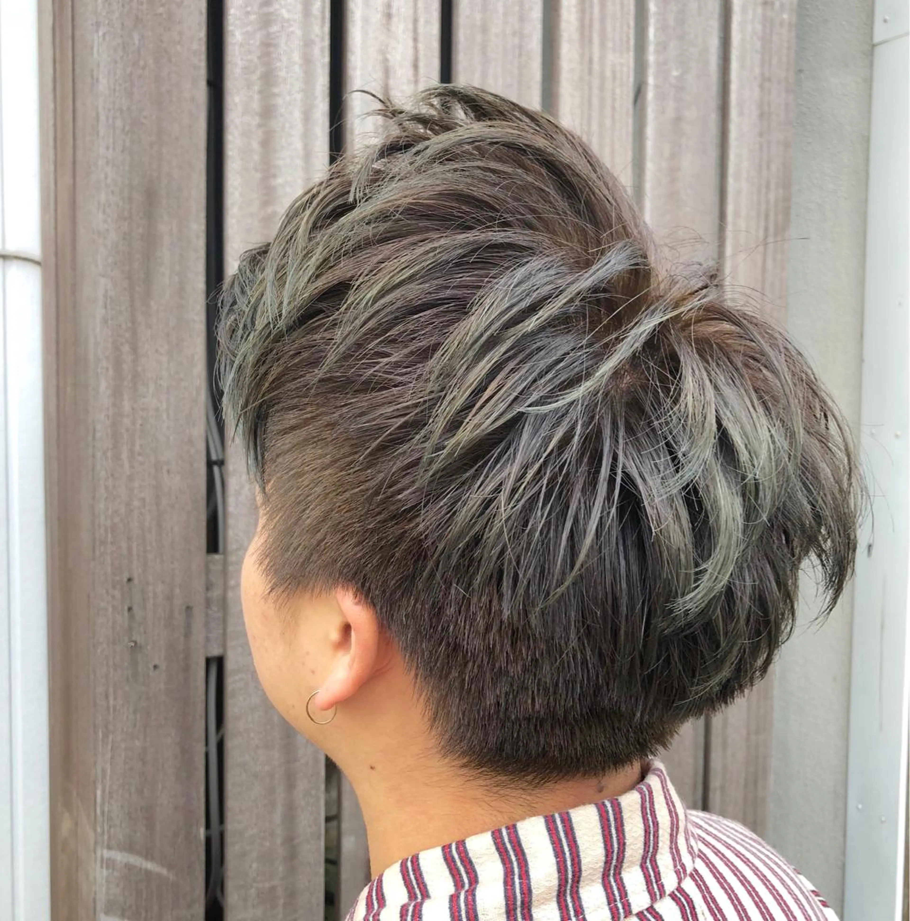 ショート カラー メンズ メンズハイライト アッシュ ハイライトカラー ハイライト 高橋胡桃🪽 ディレクターのヘアスタイル