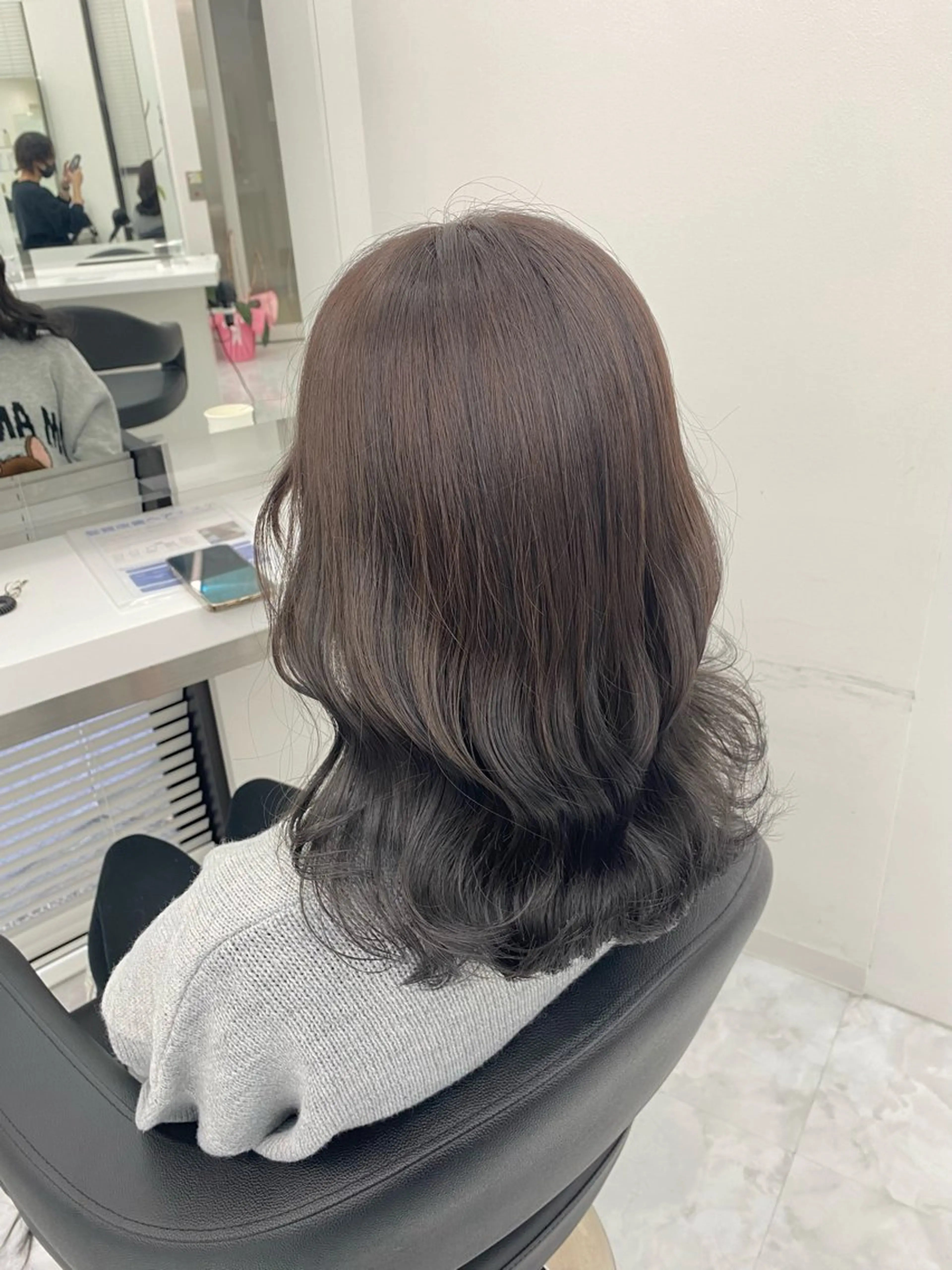 セミロング カラー グレージュ ヘアカラー トリートメント 【赤み消しカラー】 中野浩太のヘアスタイル