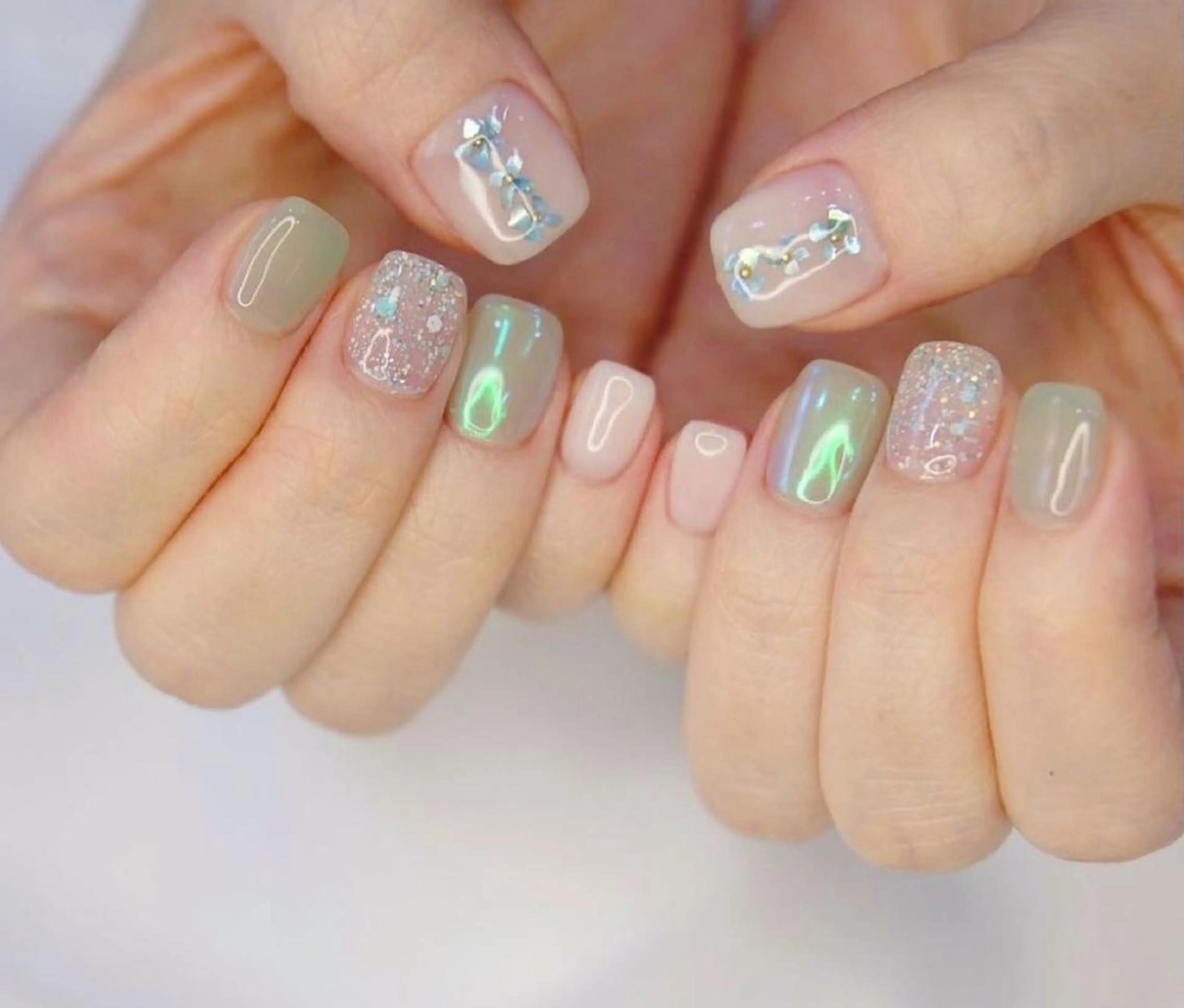 ネイル ハンドネイル フットネイル ハンドケア AngelChris ビューティーサロンのネイルデザイン