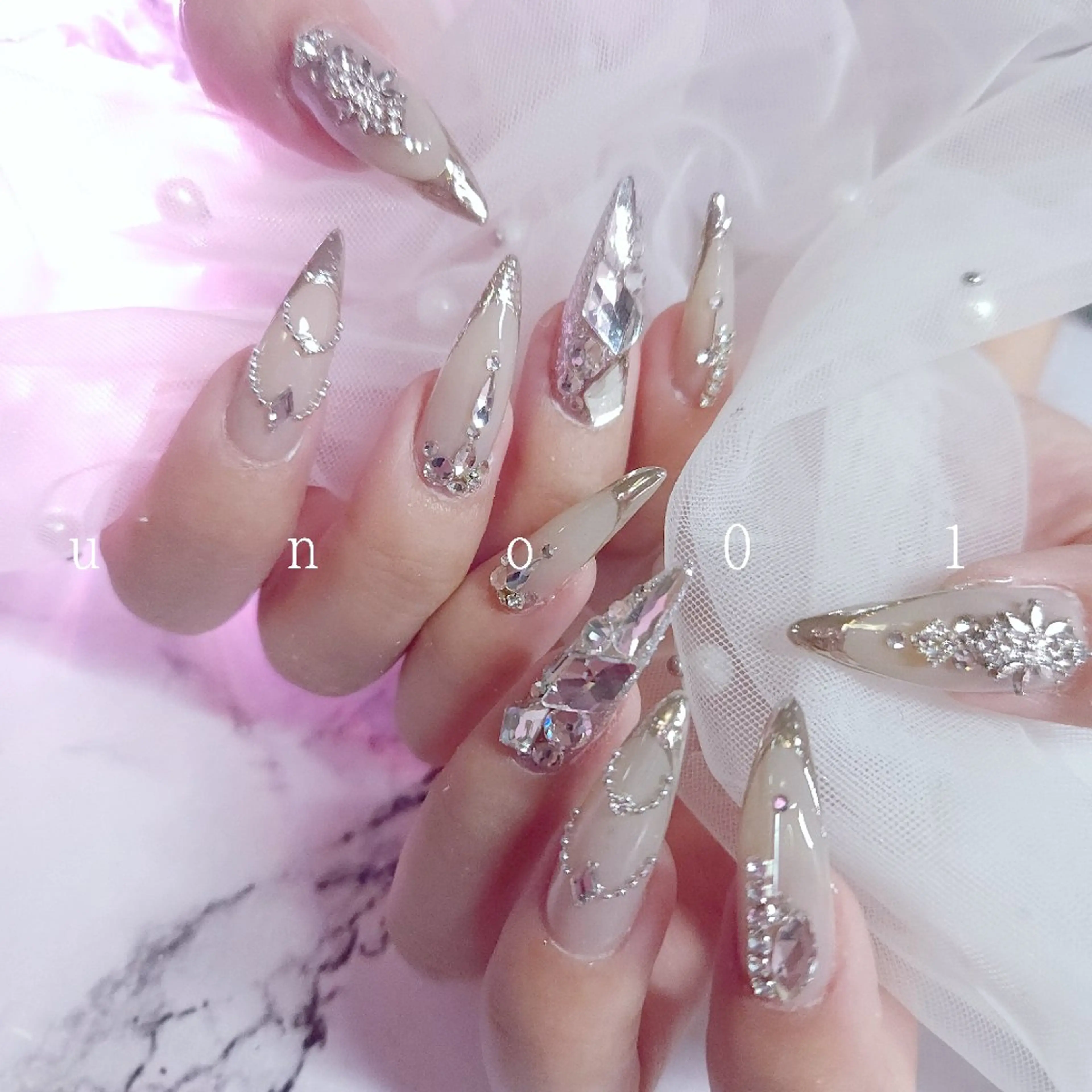 ネイル アートネイル ミディアムネイル ハンドネイル 梅田🦄中崎町🩵 u n o 0 1のネイルデザイン