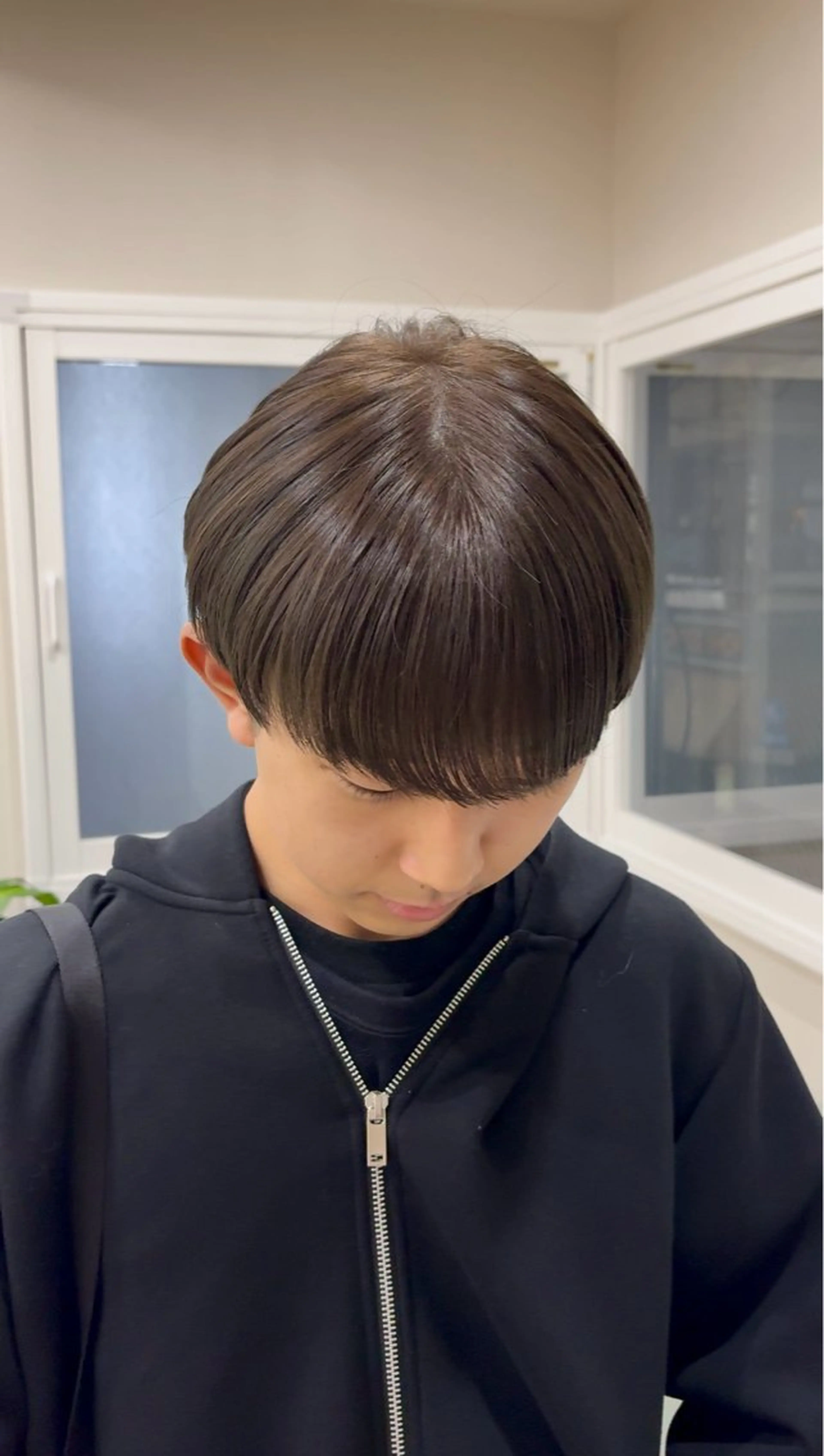 メンズカット＋透明感カラー｜大人っぽい垢抜けカラーの写真