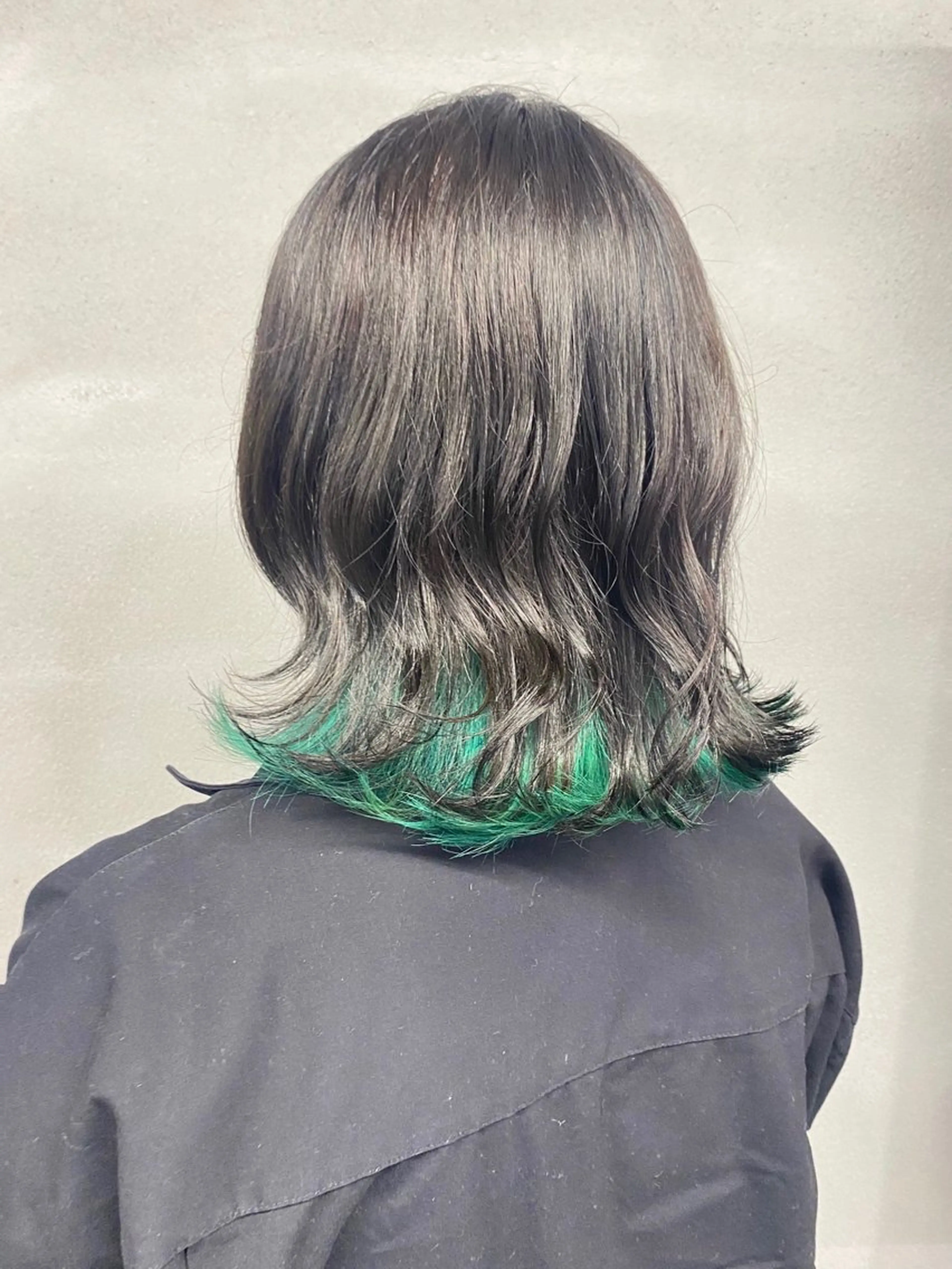 ミディアム カラー ブリーチ ブルーカラー デザインカラー イヤリングカラー インナーカラー 柏 デザインカラー/ レイヤー🐣シオリのヘアスタイル