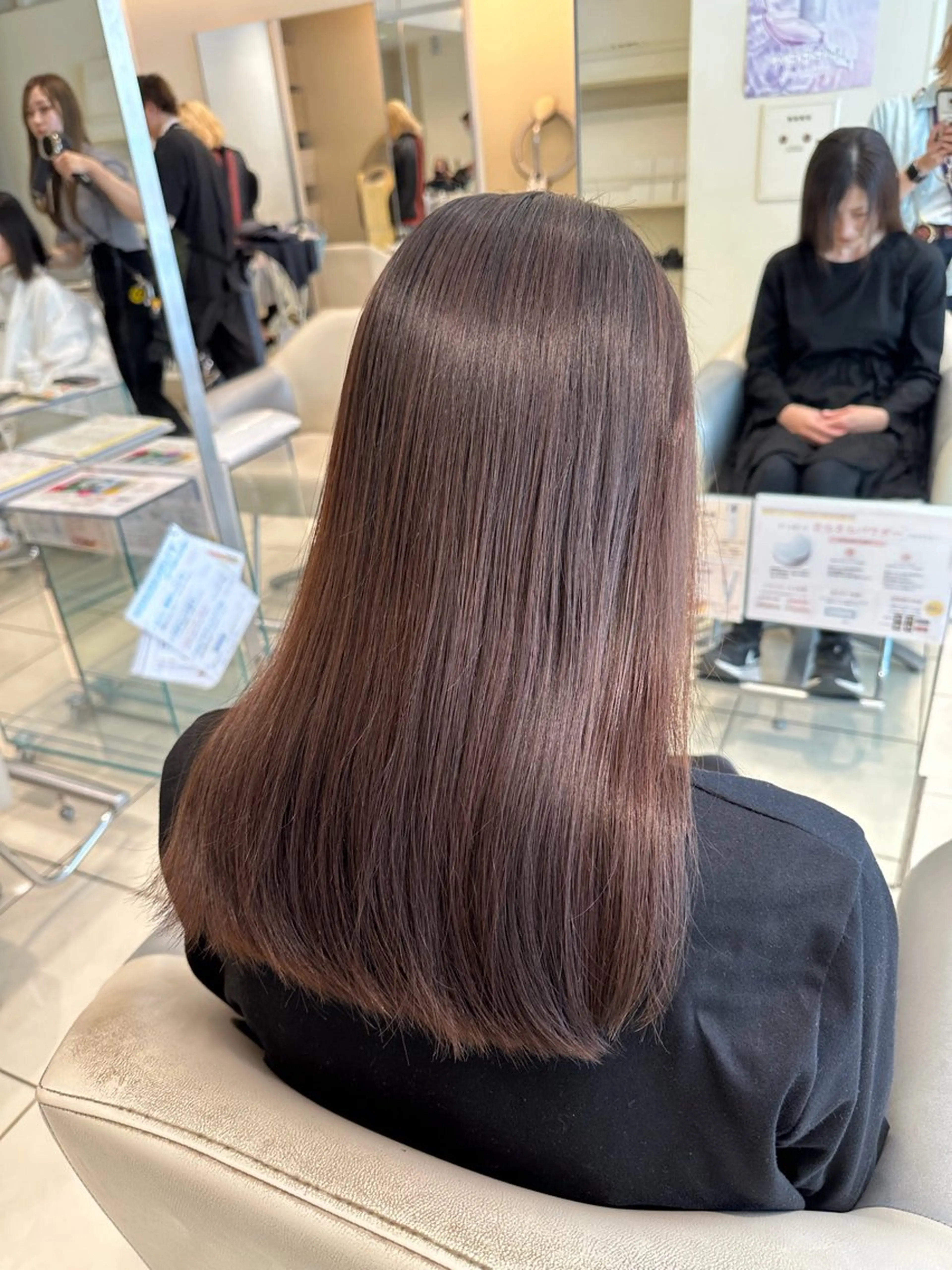 ロング カラー 海希/ブリーチ透明カ ラー/レイヤーカットのヘアスタイル