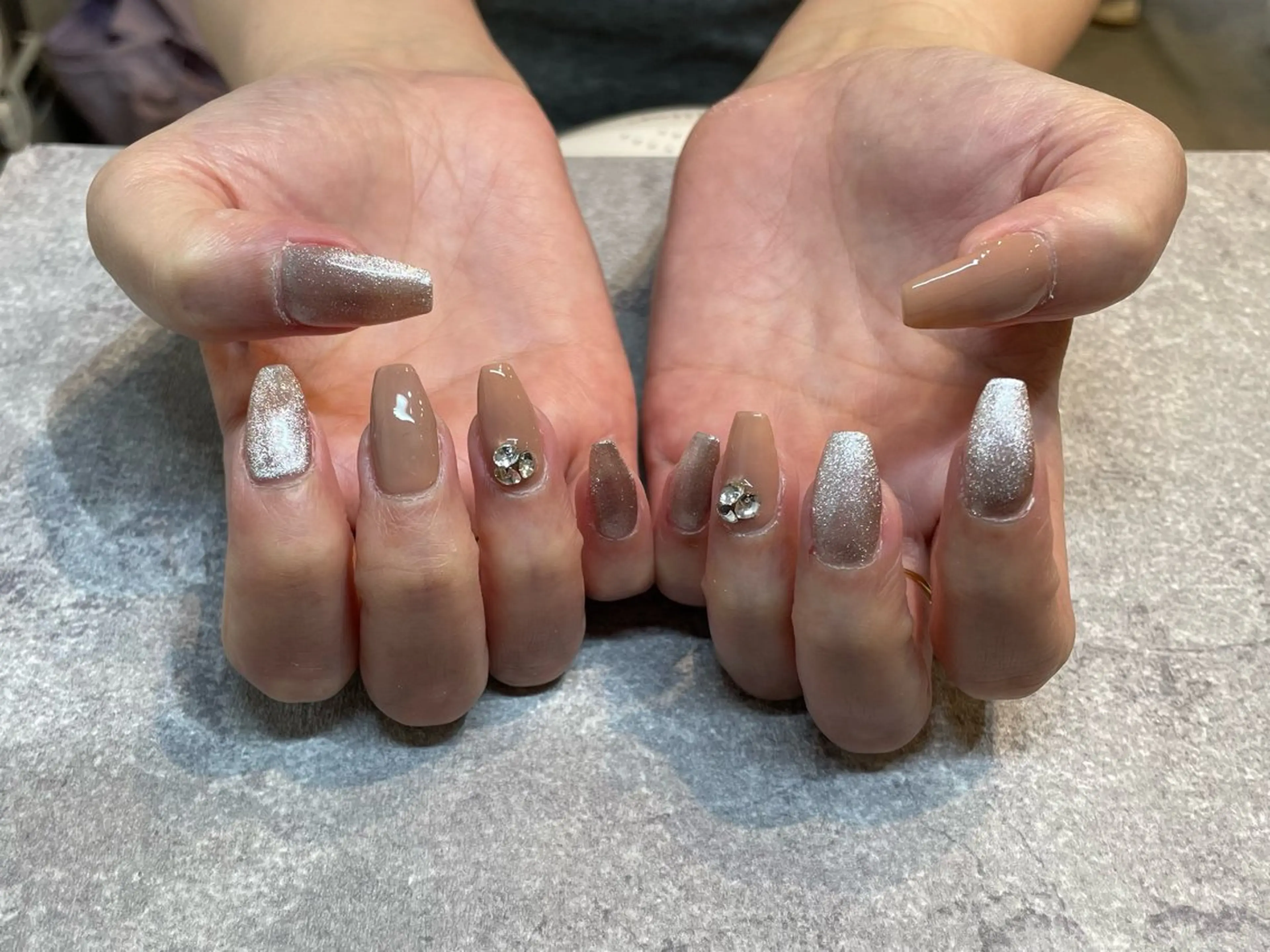 ネイル マグネットネイル ワンカラーネイル ピンク ピンクベージュ 土居 香帆のネイルデザイン