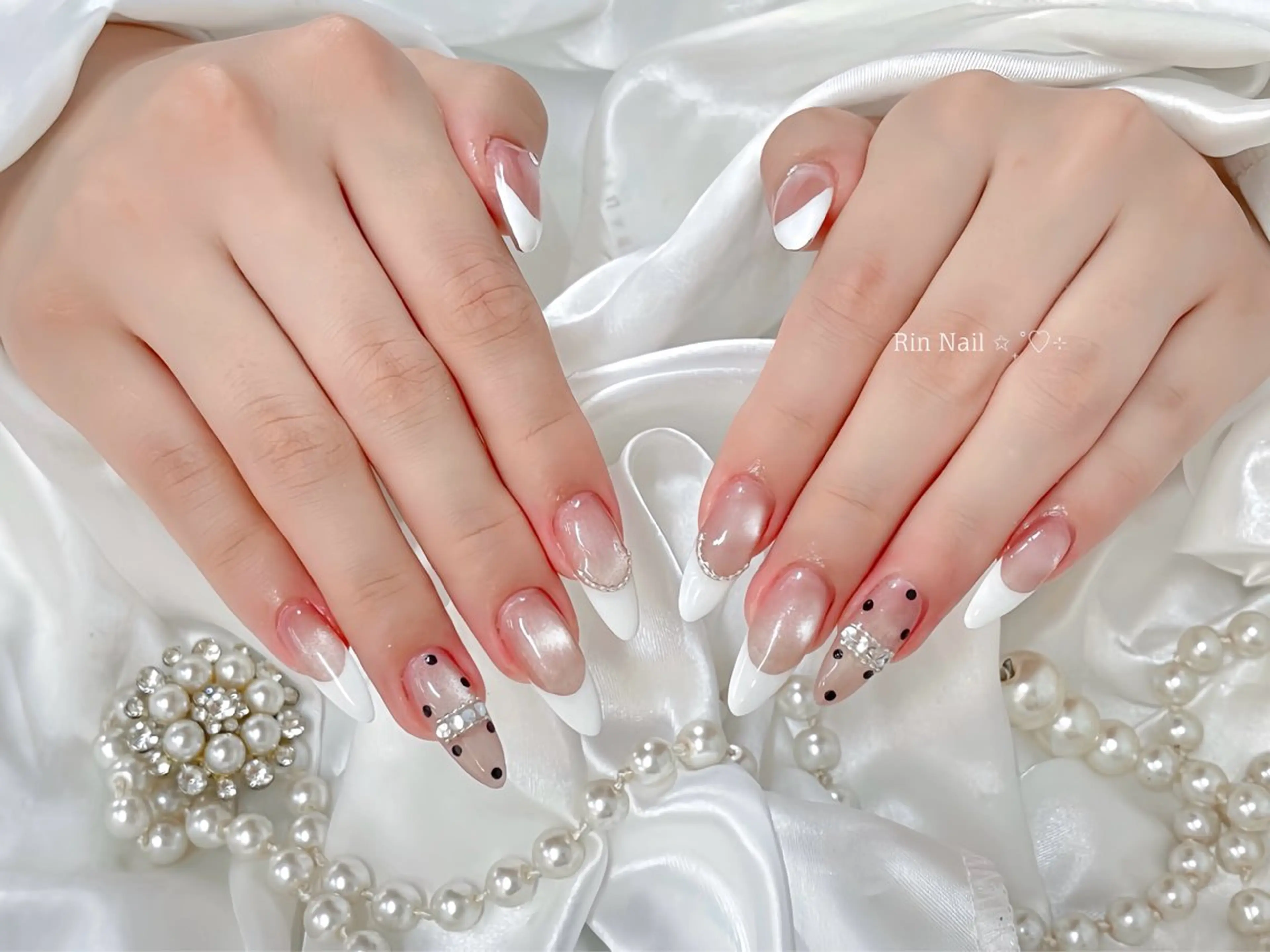 ネイル オーロラネイル チークネイル 桜ネイル クリアネイル ドット ハンドネイル Rin Nail 新大久保店のネイルデザイン