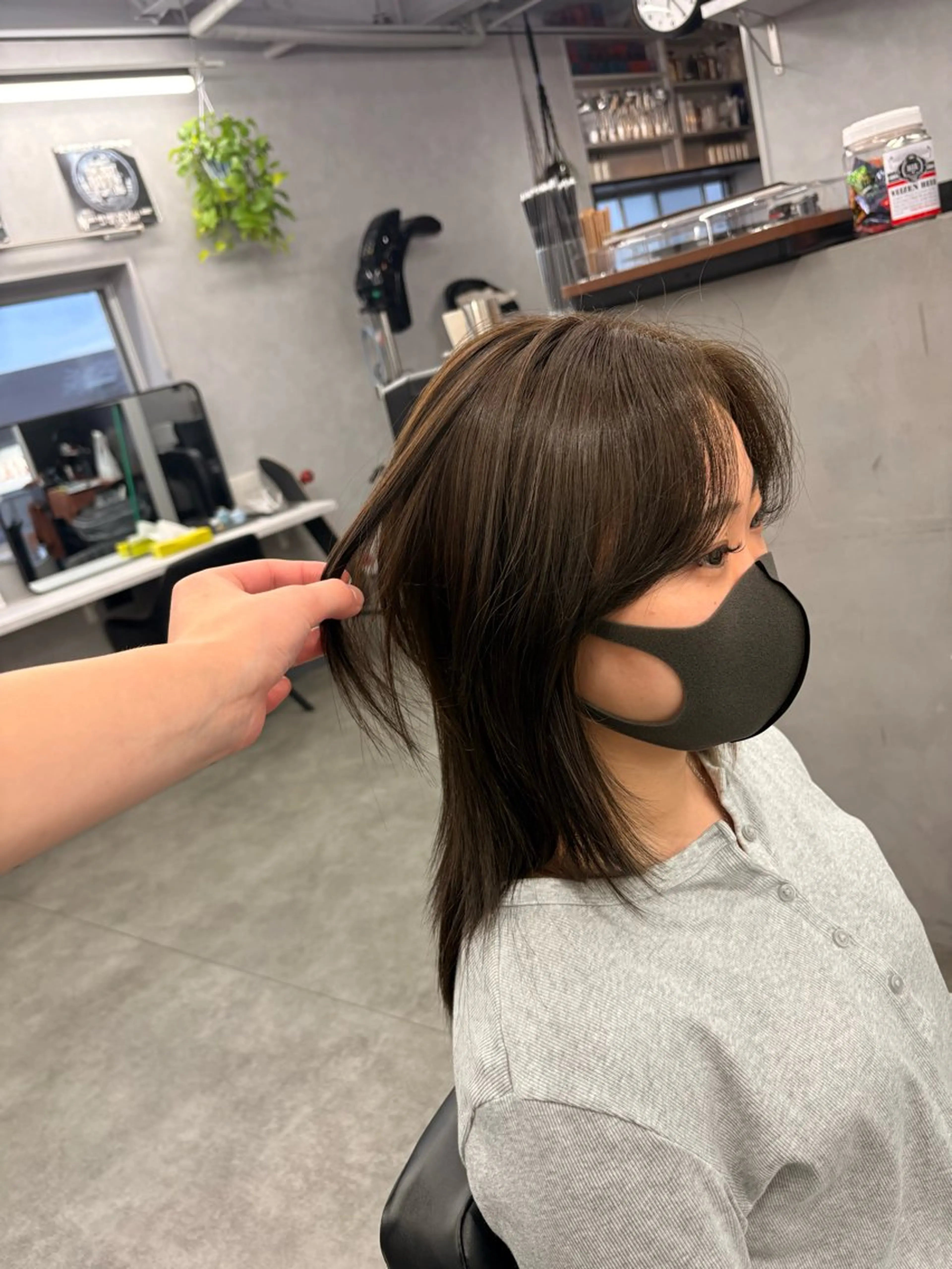 ミディアム カラー イヤリングカラー レイヤーカット ウルフカット カット ヘアカラー LIV My【マイ】 髪質改善/箕面のヘアスタイル