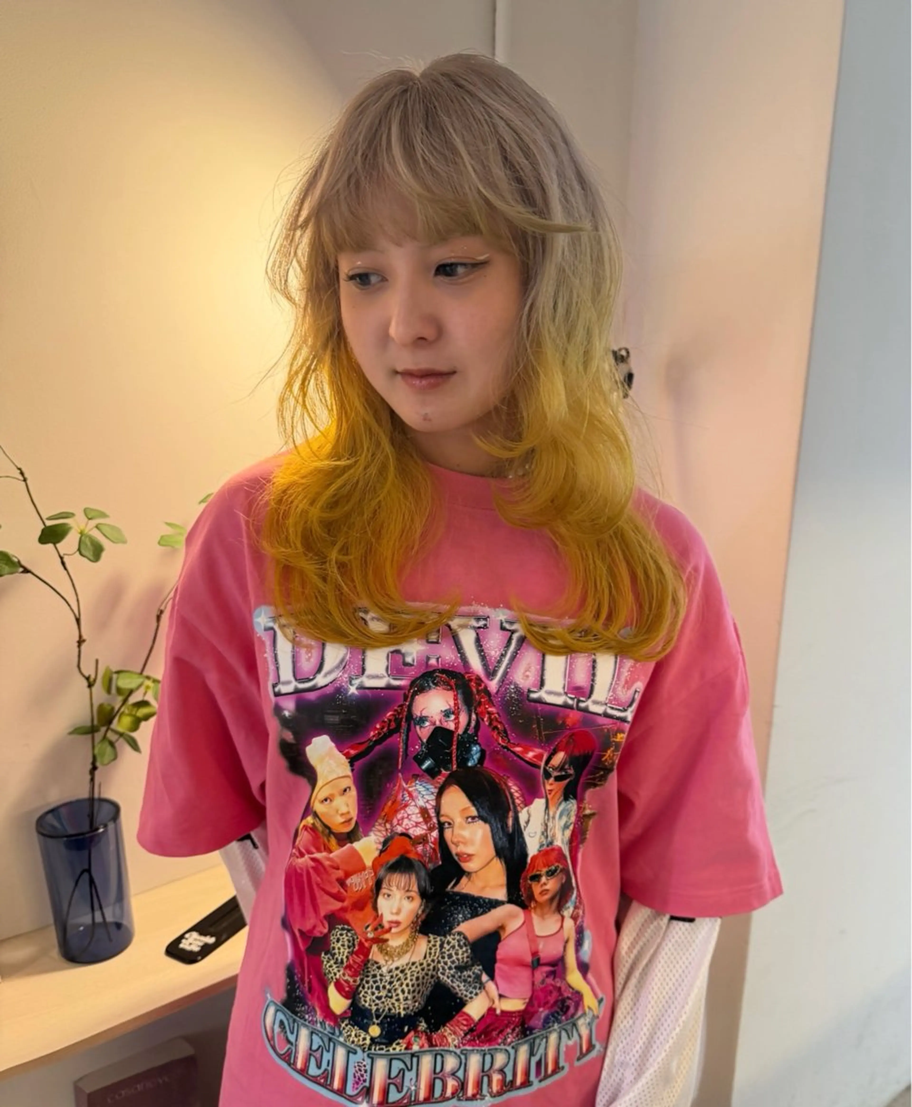 ミディアム カラー ベージュカラー ブリーチ ブロンド ケアブリーチ デザインカラー カット ヘアカラー トリートメント MIU/ルーツカラー 顔まわりレイヤーのヘアスタイル