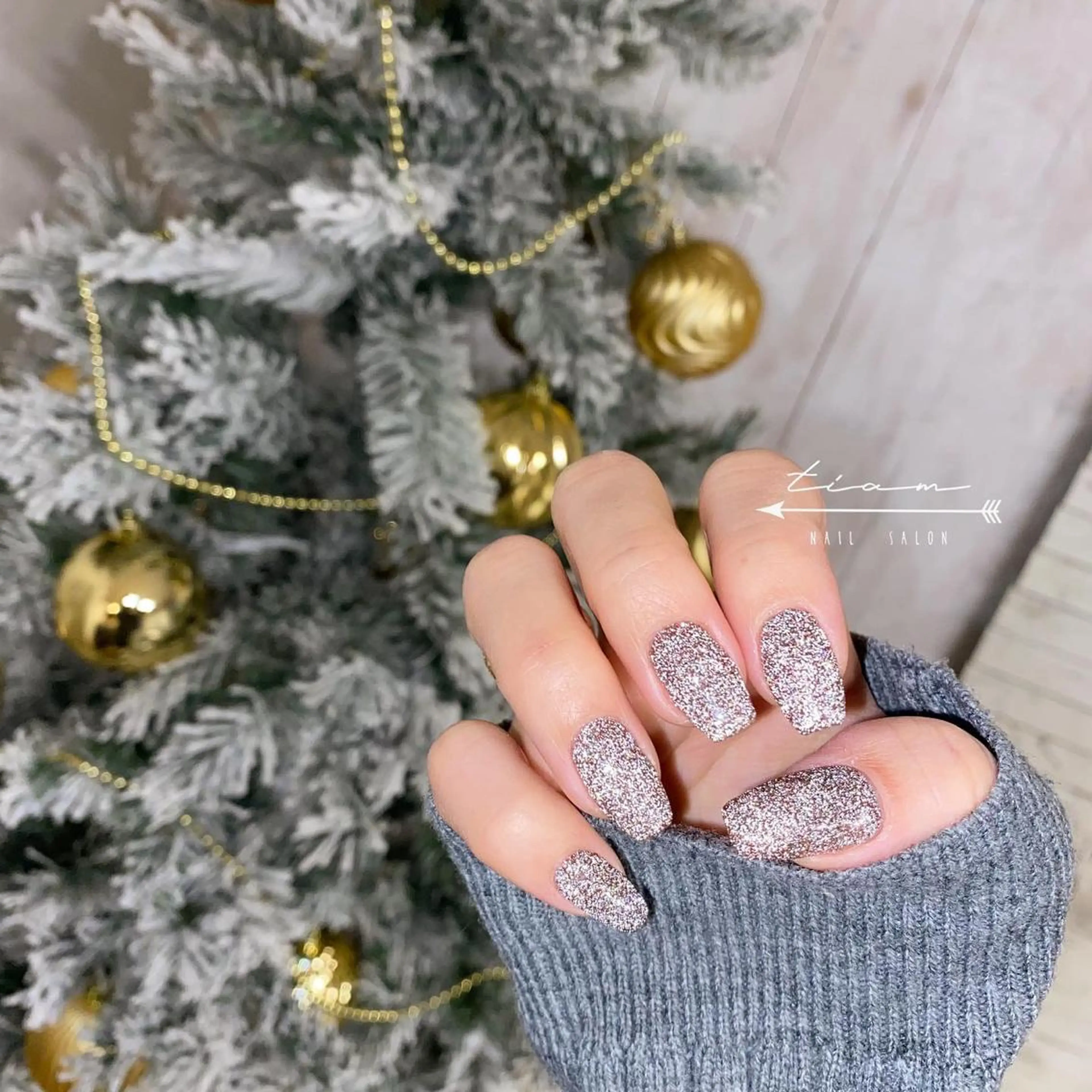 ネイル フラッシュネイル キラキラネイル ワンカラーネイル 𝑡𝑖𝑎𝑚𓂃 きむらゆきののネイルデザイン