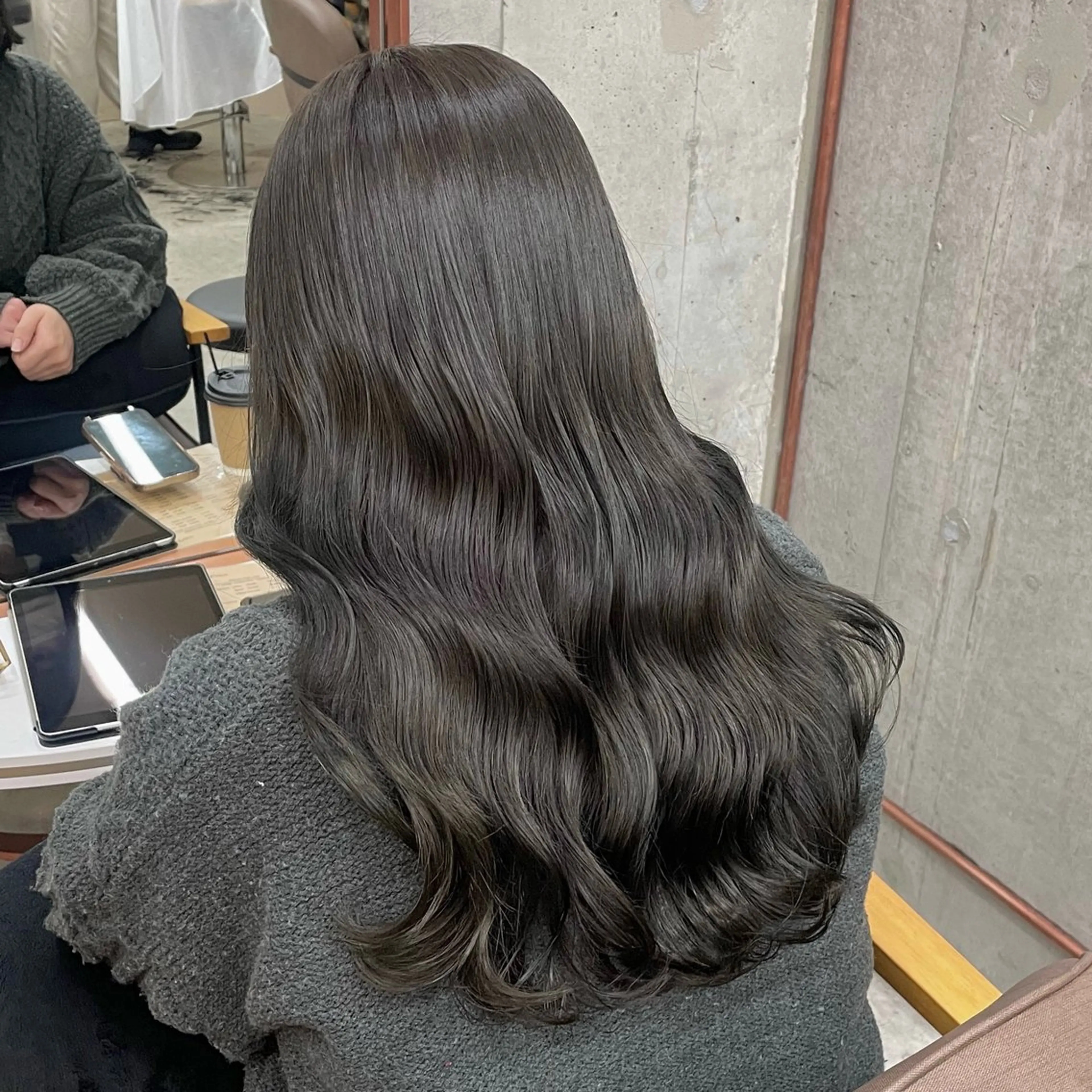 ロング カラー 透明感カラー グレージュ オリーブグレージュ オリーブグレー カット ヘアカラー トリートメント noii / 伊藤 愛莉のヘアスタイル