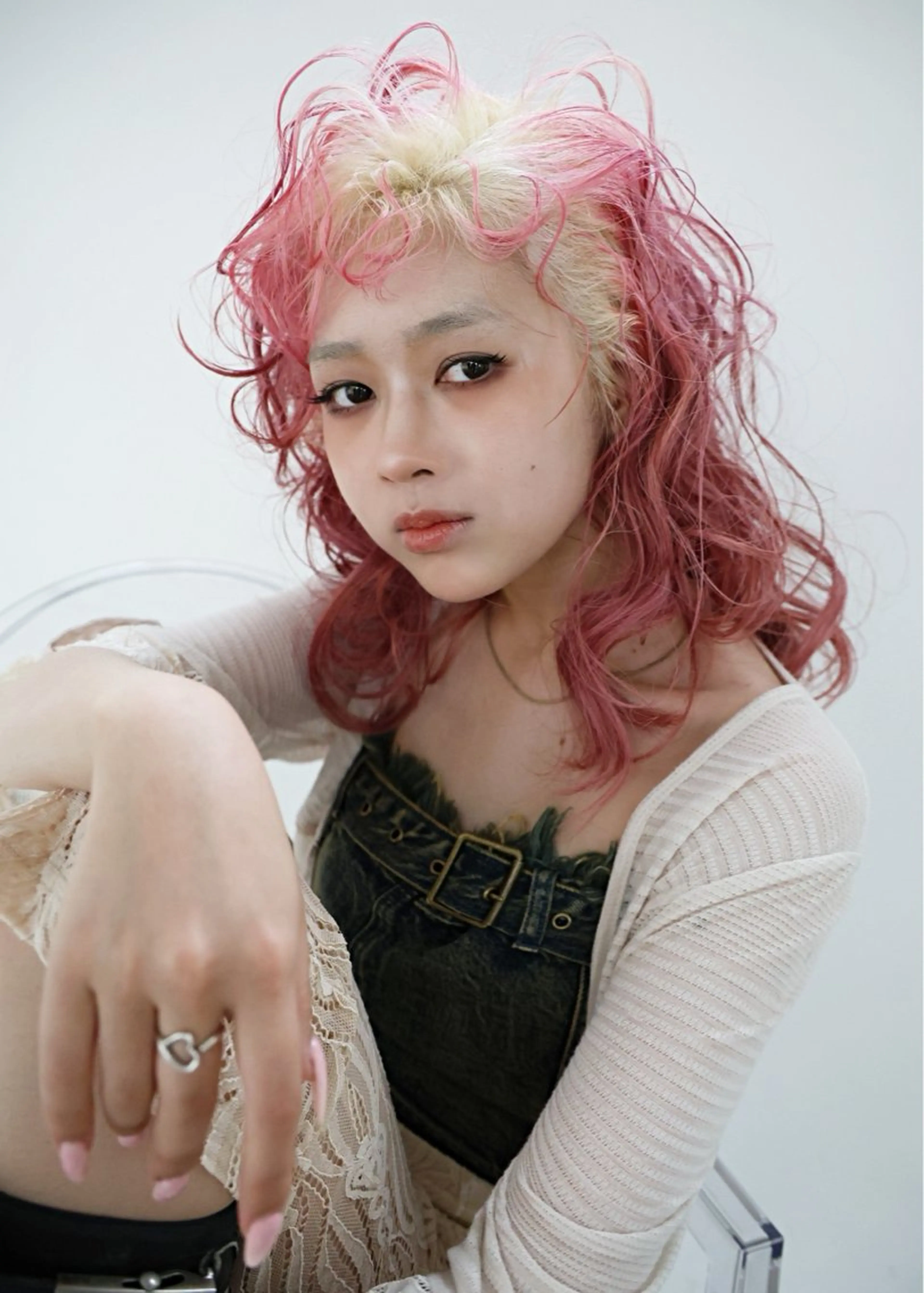 ロング カラー ブリーチ ケアブリーチ ハイトーンカラー ピンクカラー デザインカラー/中性 ウルフ/mitsuのヘアスタイル