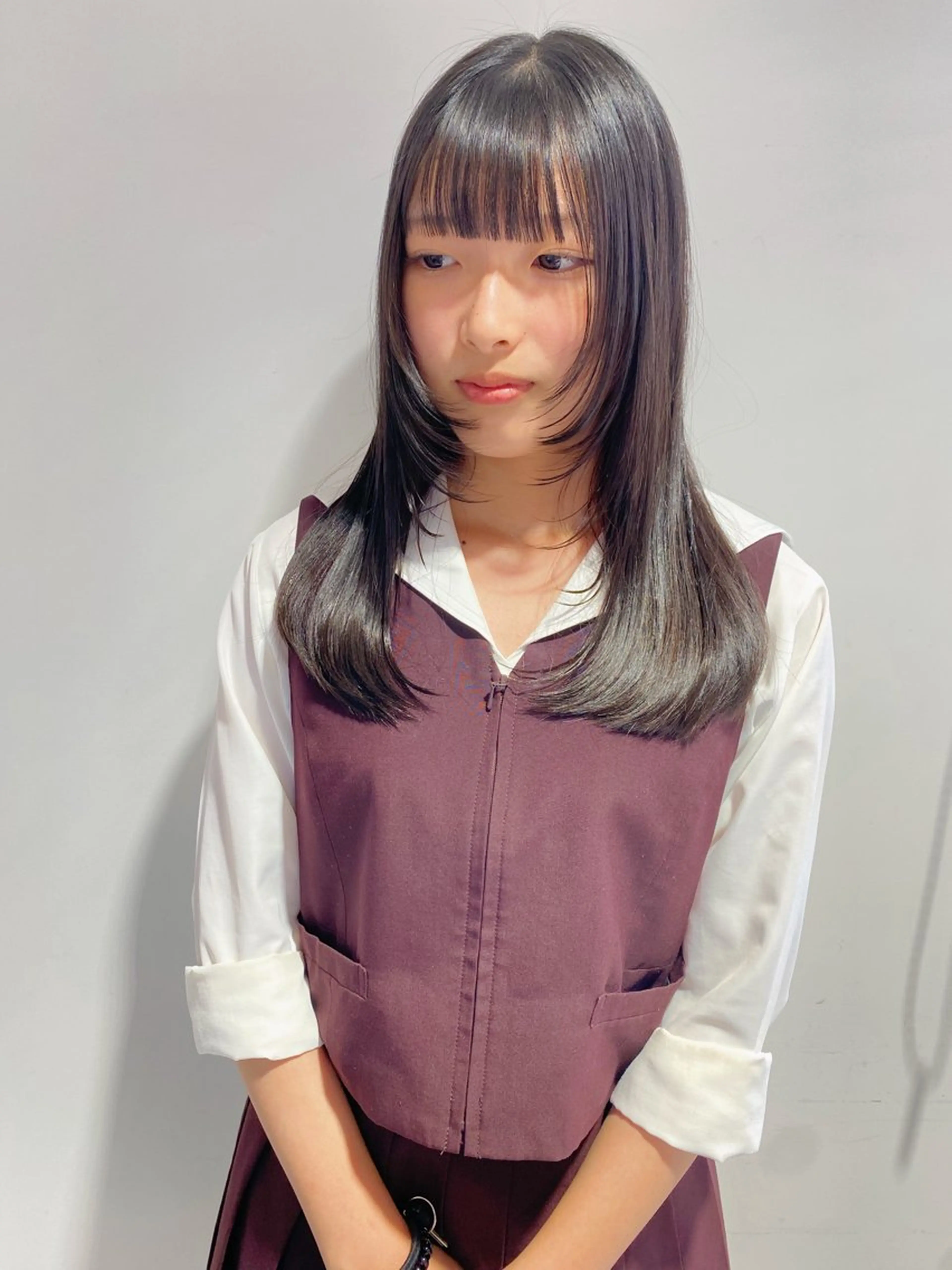 セミロング 顔まわりレイヤー 顔周りカット レイヤーカット ウルフカット カット 新井 広之のヘアスタイル