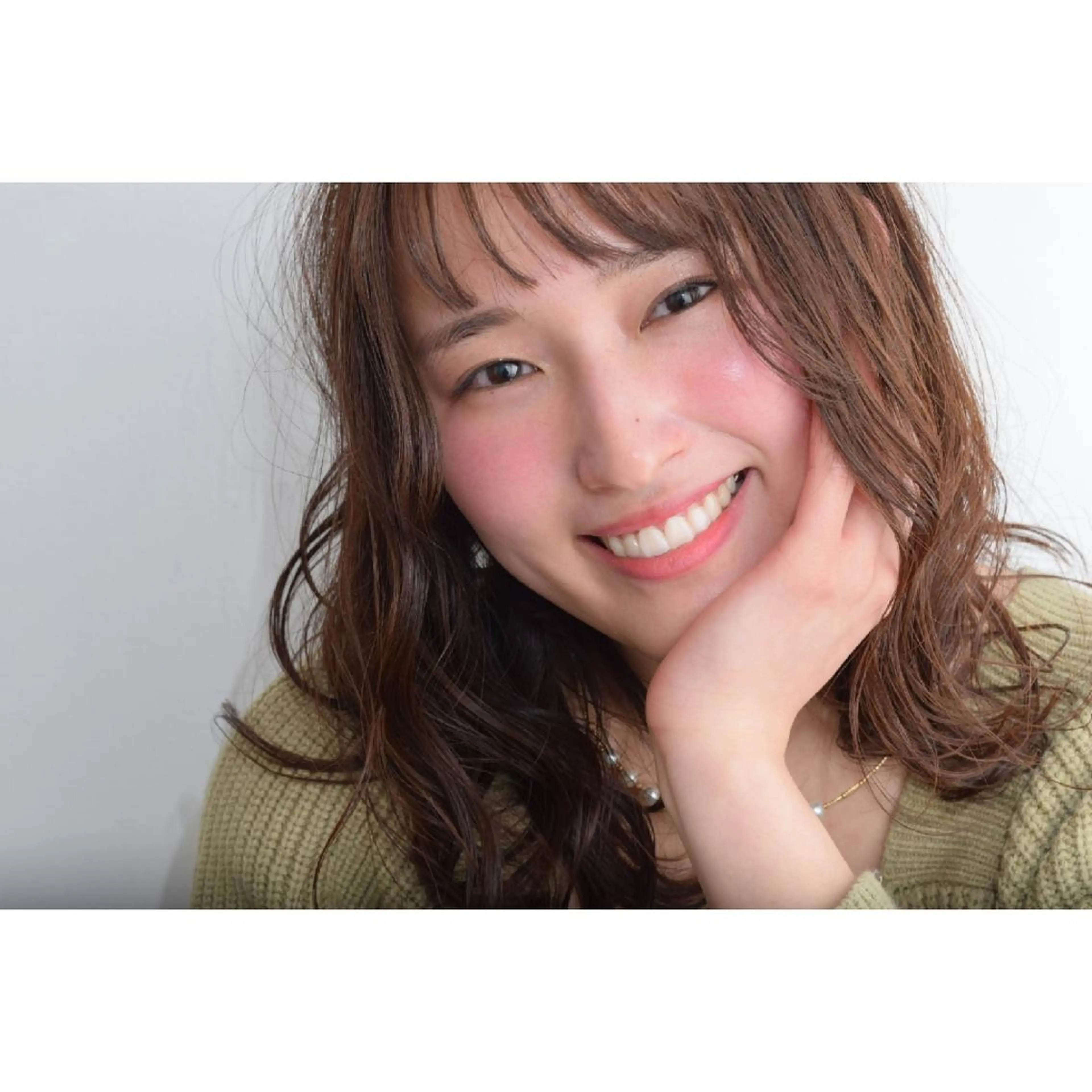 セミロング パーマ カラー みなみ ゆうすけのヘアスタイル