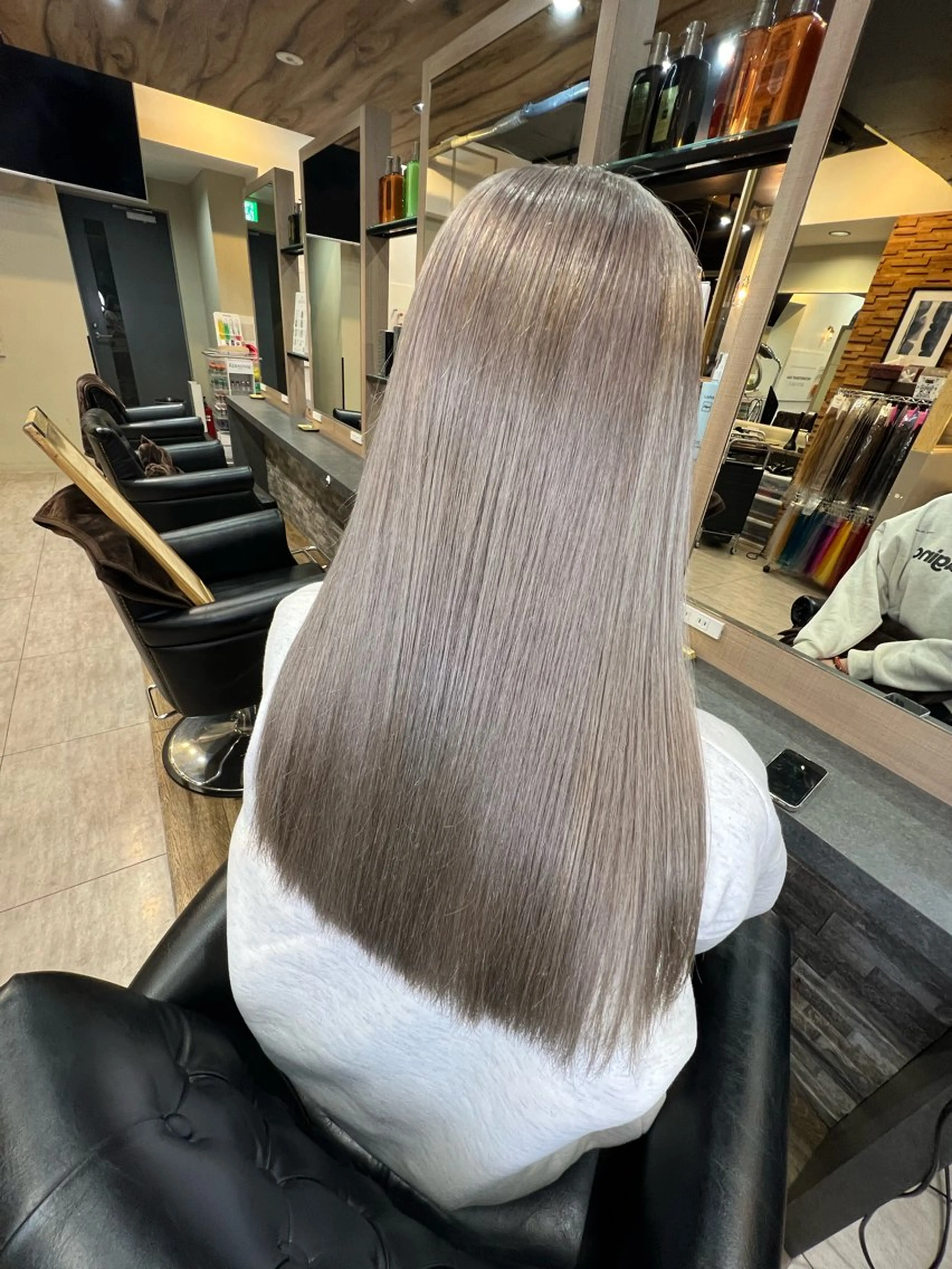 ロング カラー ブリーチ シルバー ロング ヘアカラー 横浜/エクステ特化× 艶カラー/あいかのヘアスタイル