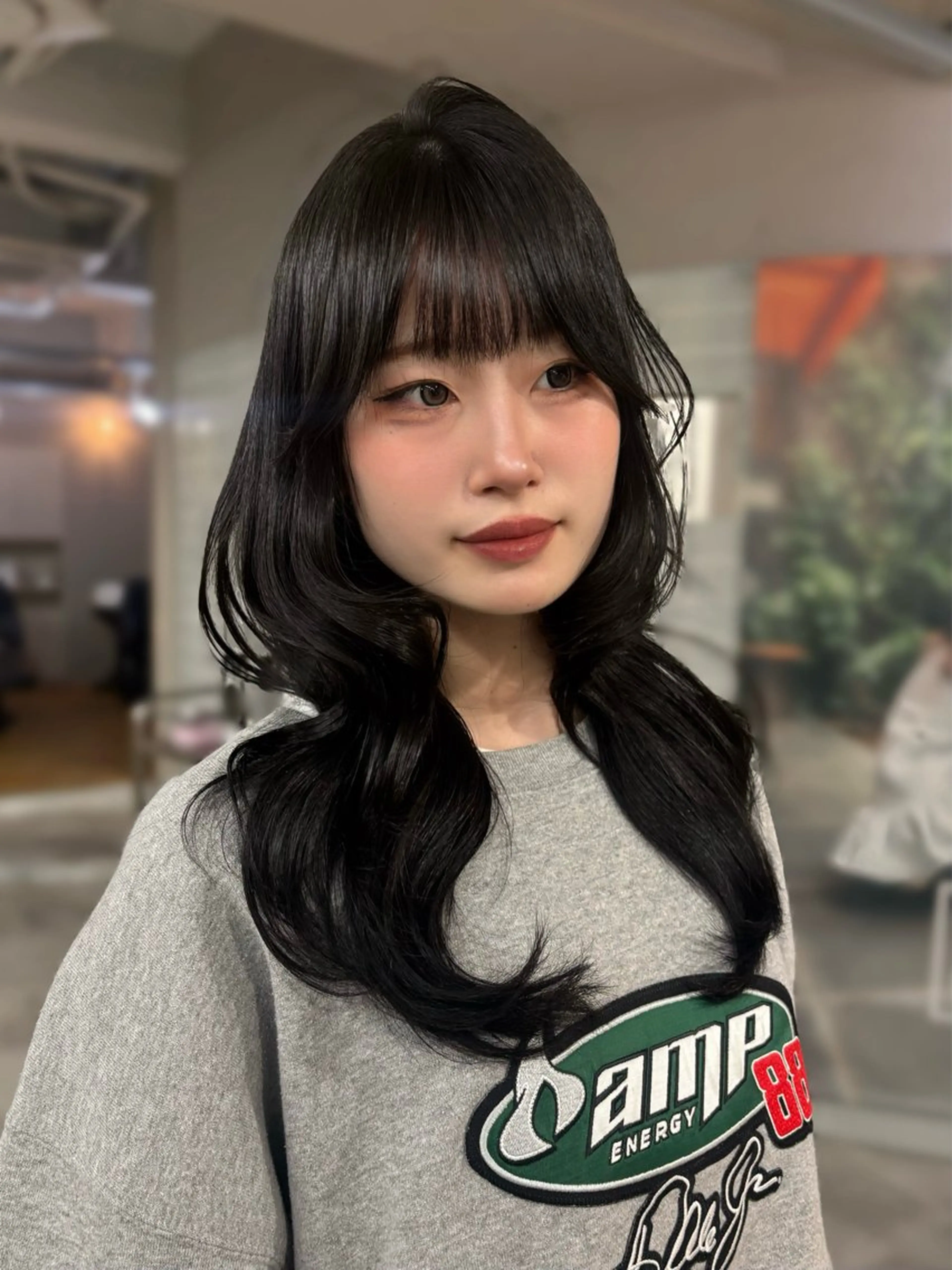 セミロング チョコレートブラウン くびれヘア 卒業式のヘアスタイル 学生 韓国風ヘア カット ヘアカラー SeiRa☪️ 艶髪 / 透明感のヘアスタイル