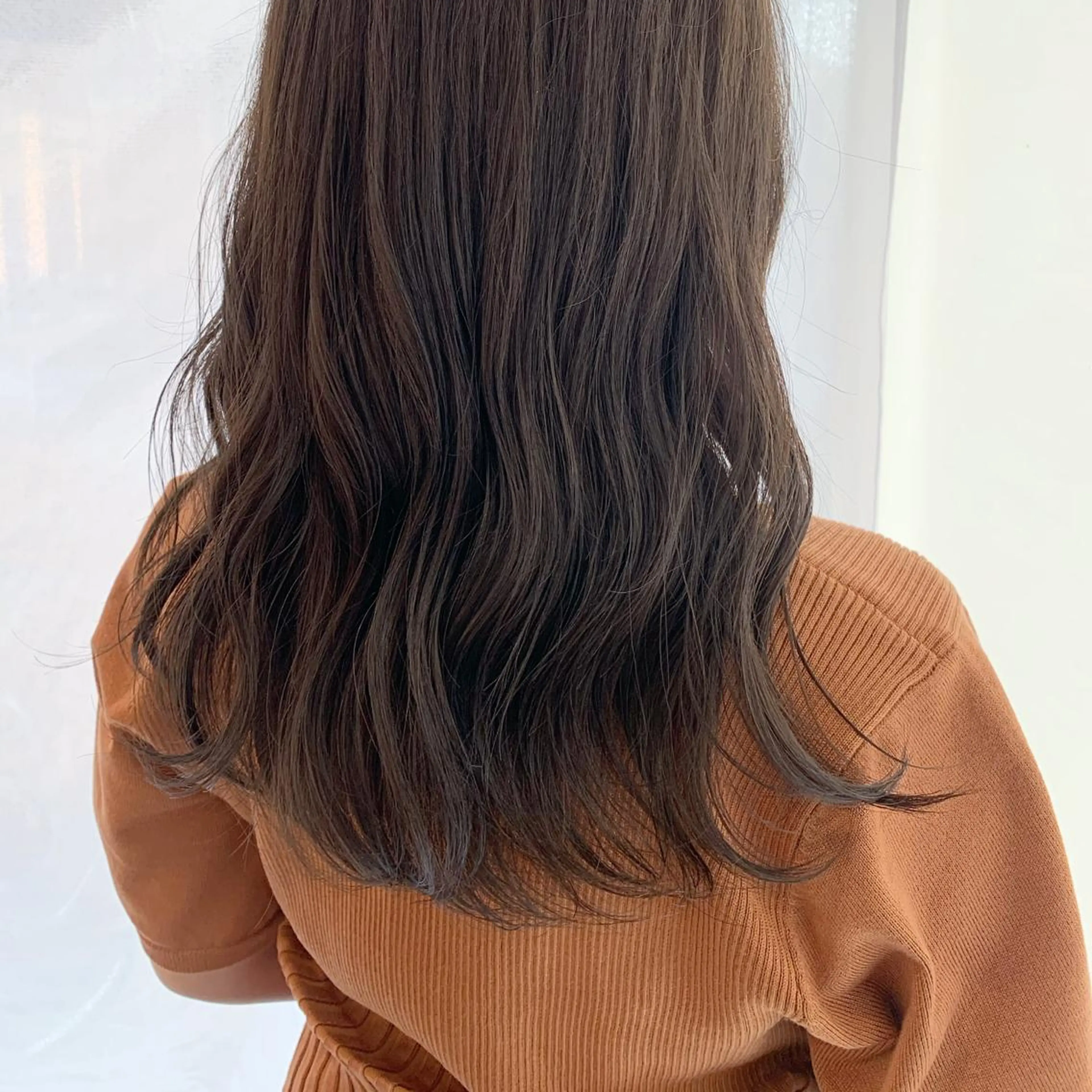 カラー 山口 莉奈のヘアスタイル