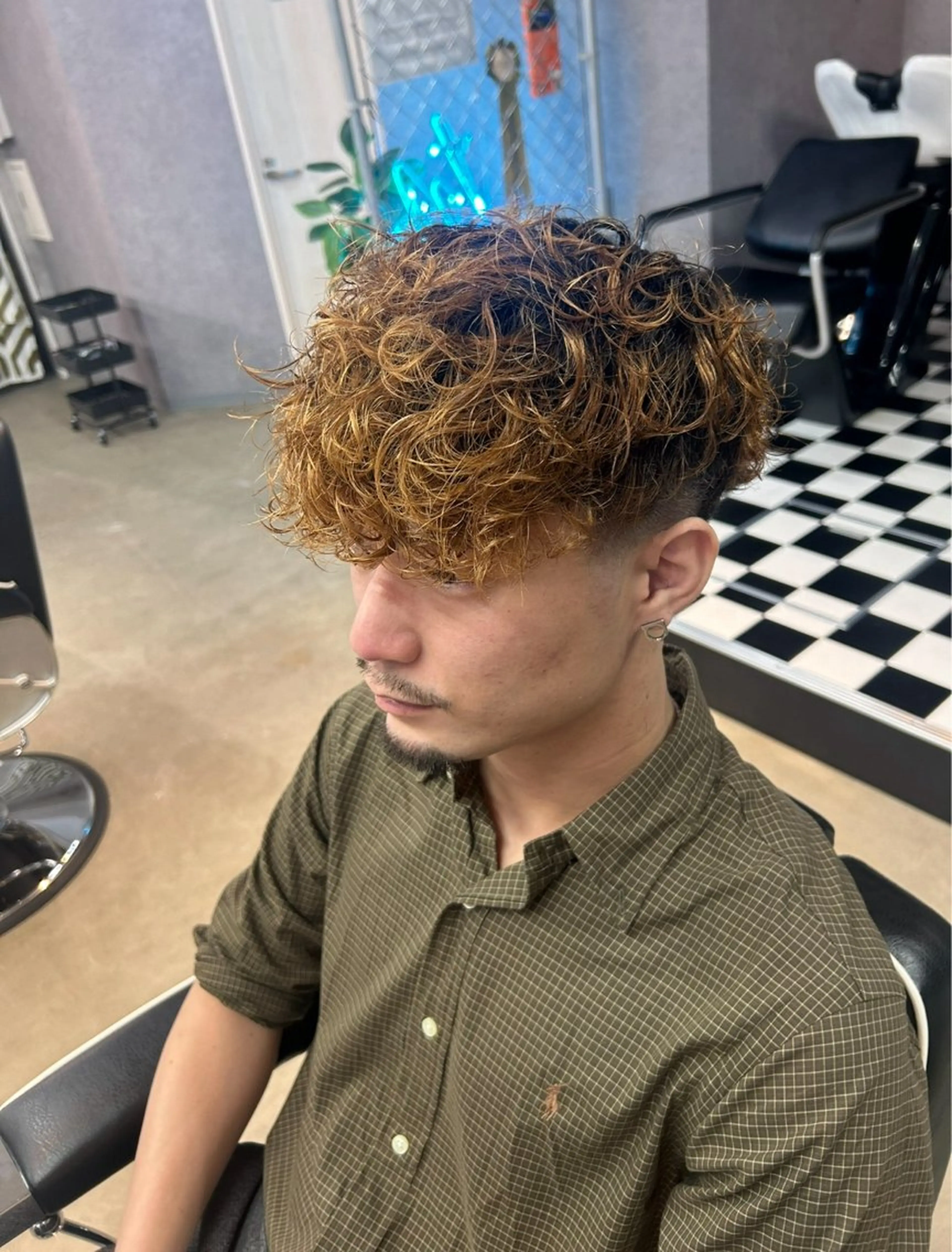 ミディアム 👑パーマの王様👑 【メンズ専門店】のヘアスタイル