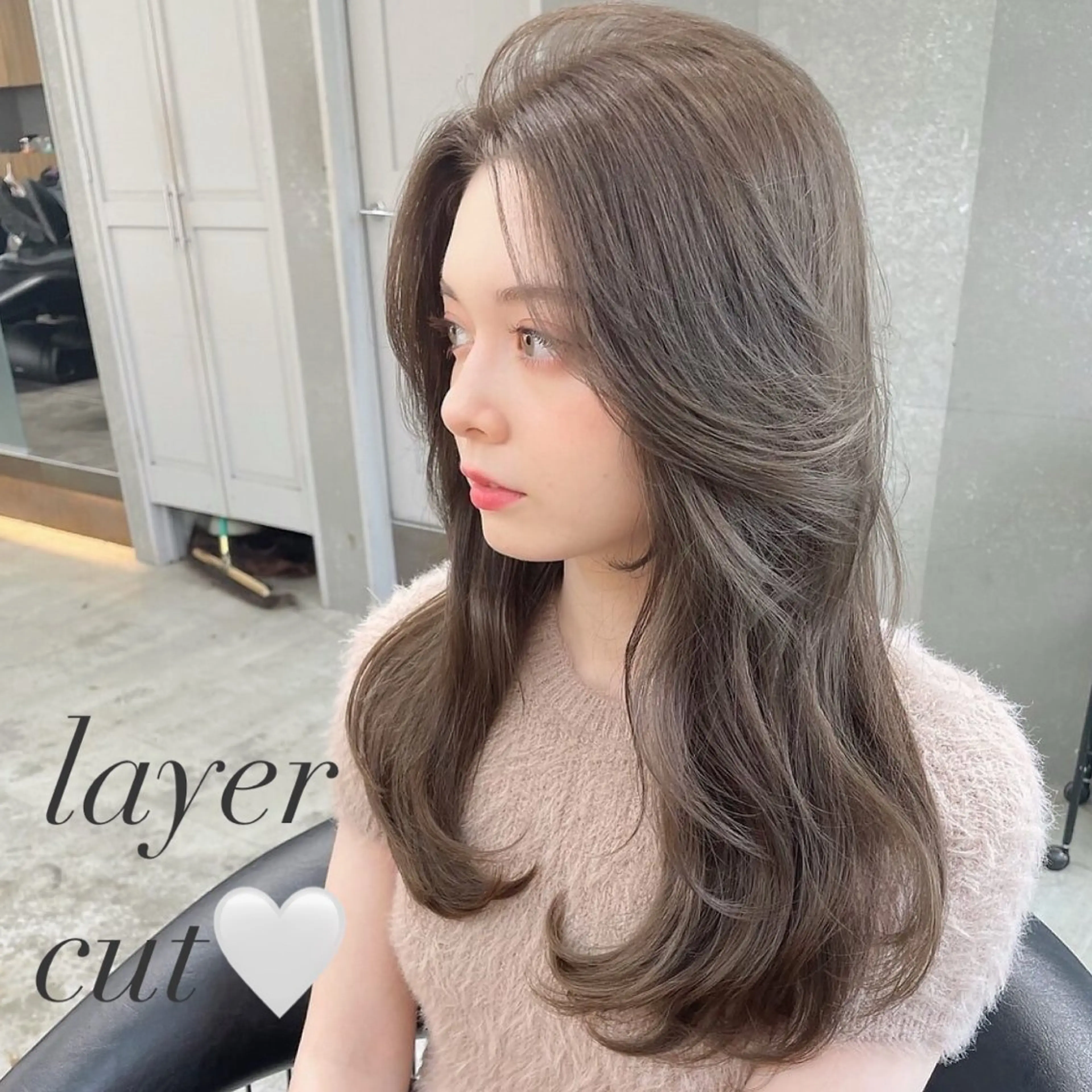 セミロング カット ヘアカラー トリートメント 山本翔一郎 韓国顔周りレイヤーのヘアスタイル