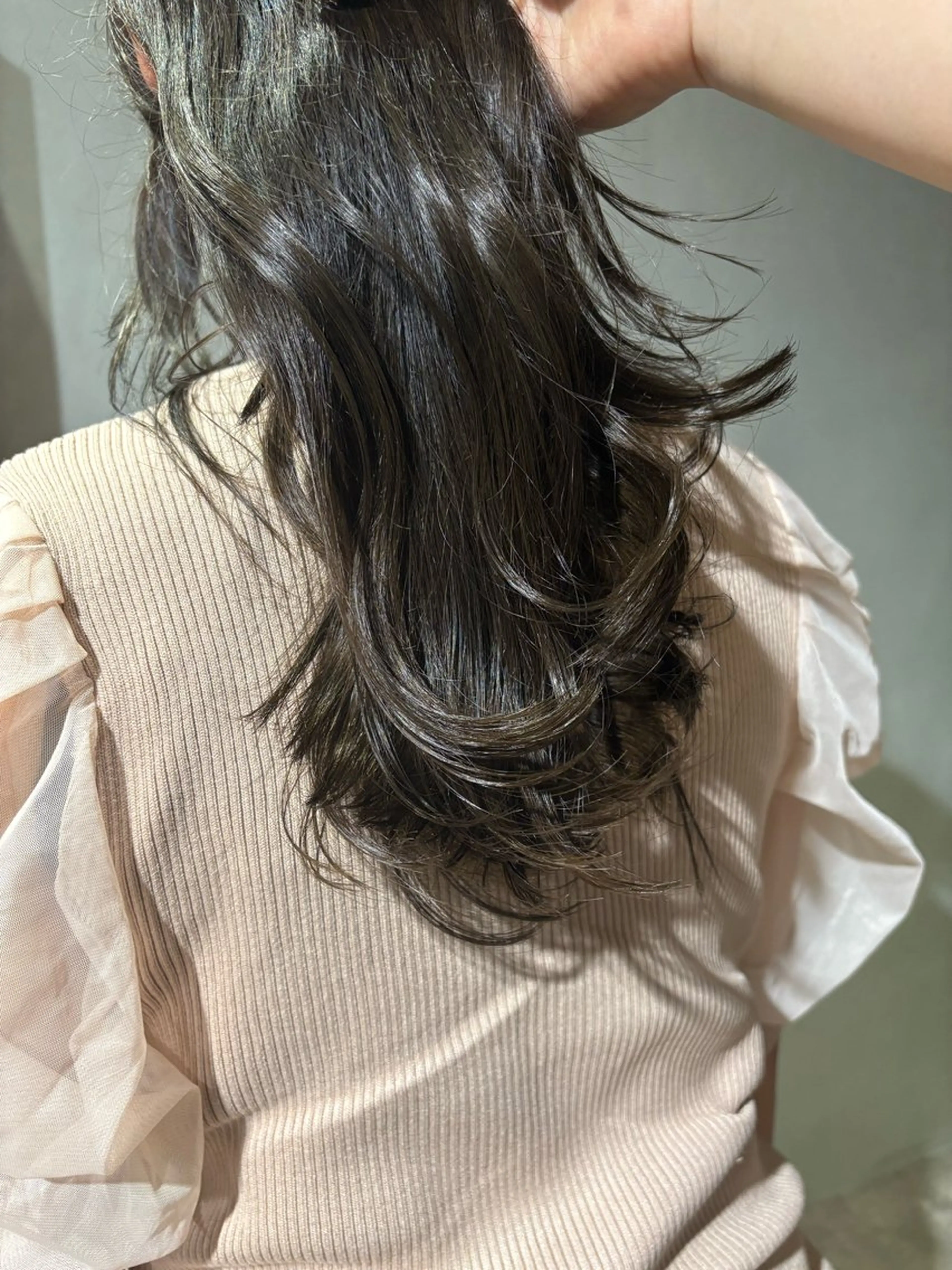 カラー ブリーチ オリーブカラー ヘアカラー ベージュ、ブラウン ／ボブ　ユミのヘアスタイル