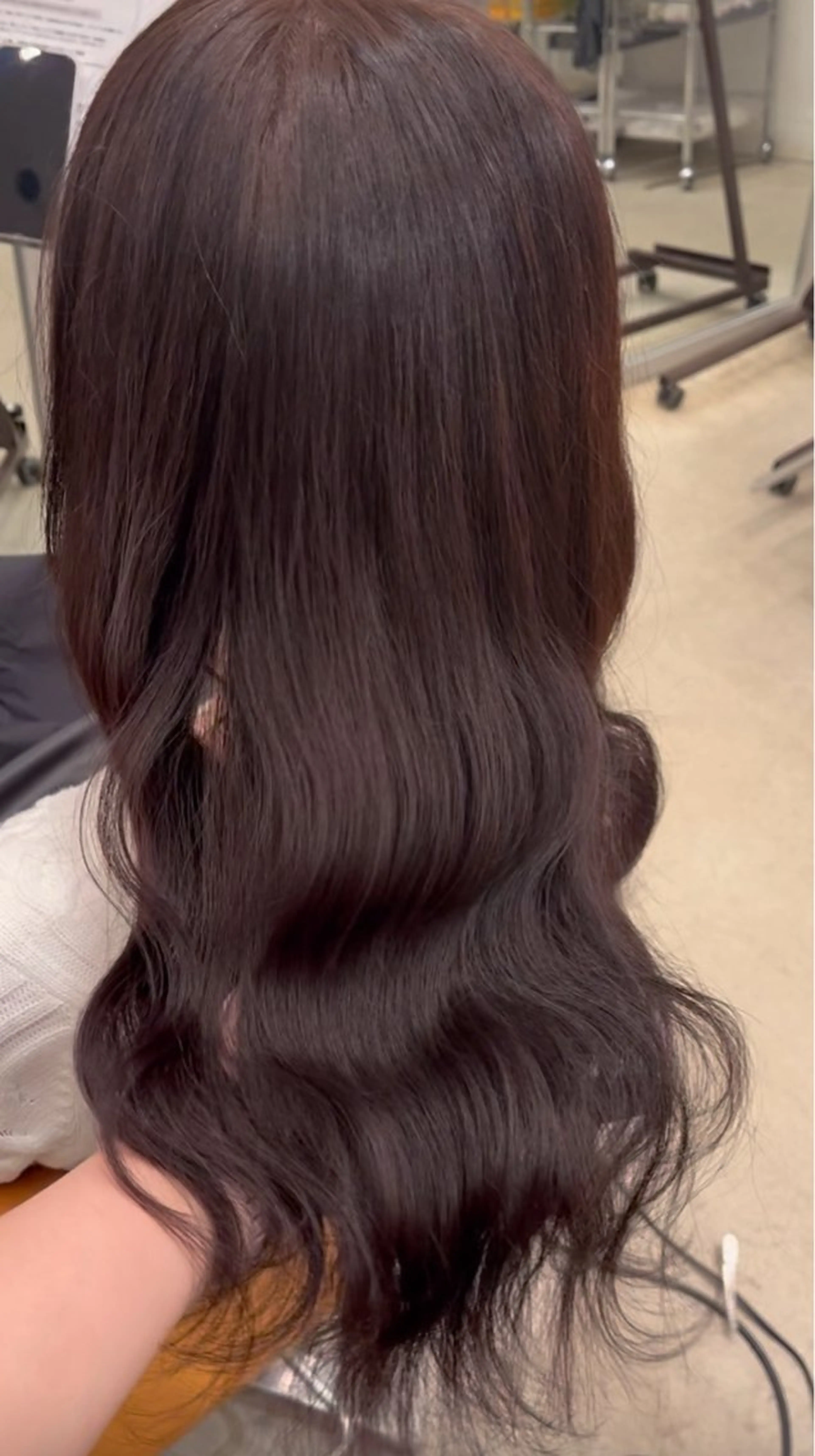 セミロング 羽鳥 菜々子のヘアスタイル