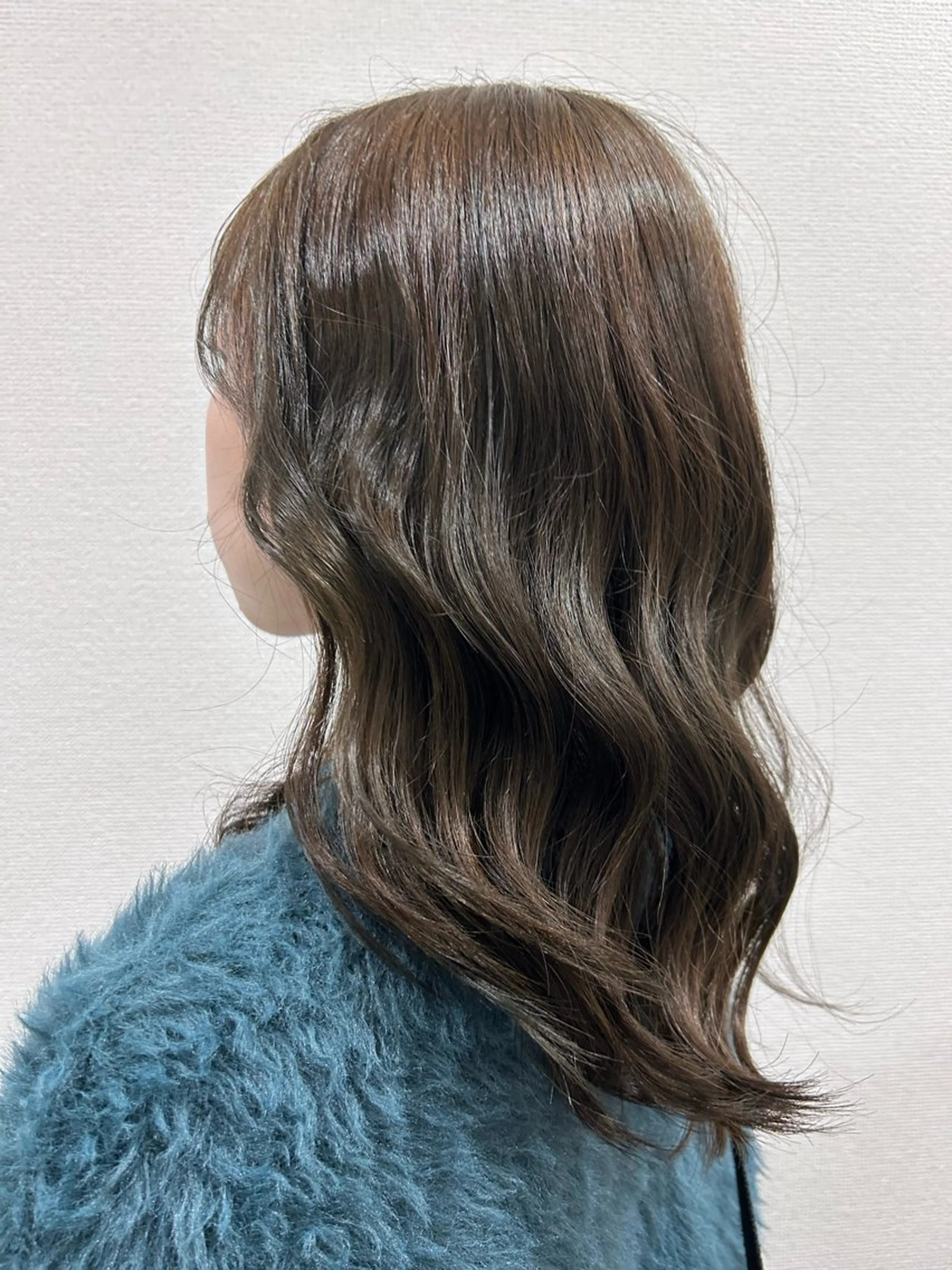 カラー ベージュカラー オリーブベージュ SALOWIN 新宿三丁目me+所属・レイヤー/ボブ/ パーマ/HARUKAのヘアスタイル