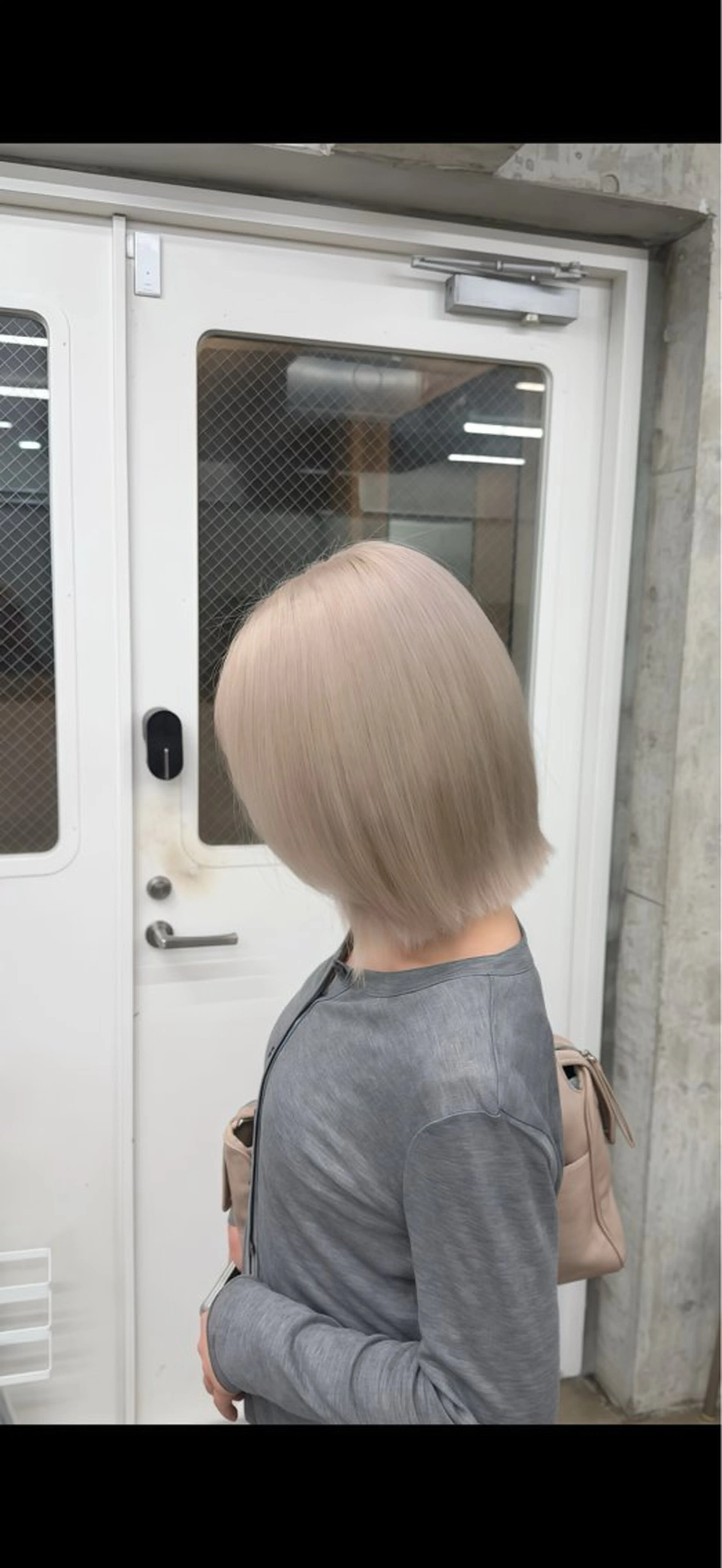 ミディアム カラー ベージュカラー ブリーチ ホワイトベージュ ヘアカラー トリートメント 高橋大樹/グレー ジュ/ブリーチなしのヘアスタイル