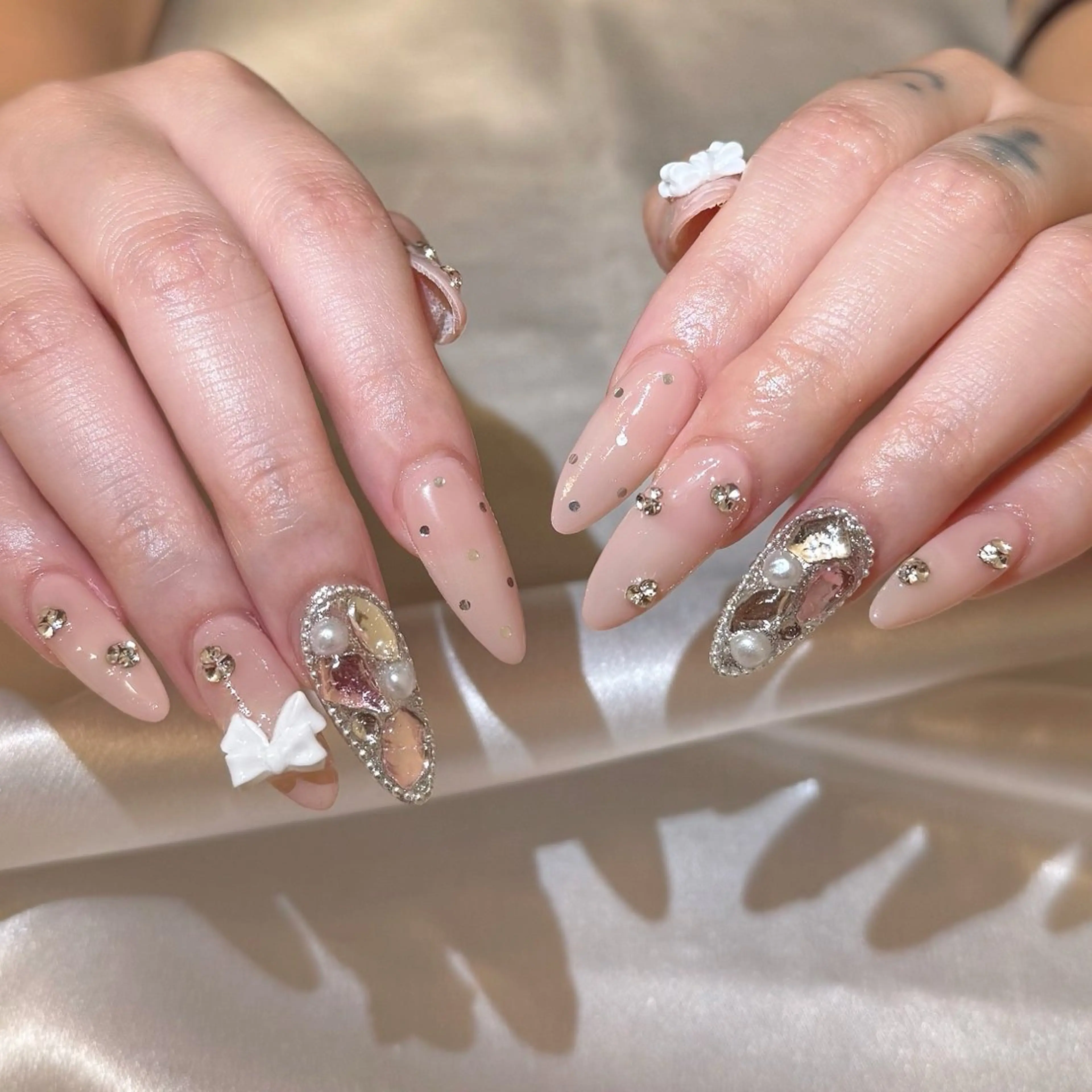 ネイル ハンドネイル シュシュ 🎀 girly nailのネイルデザイン