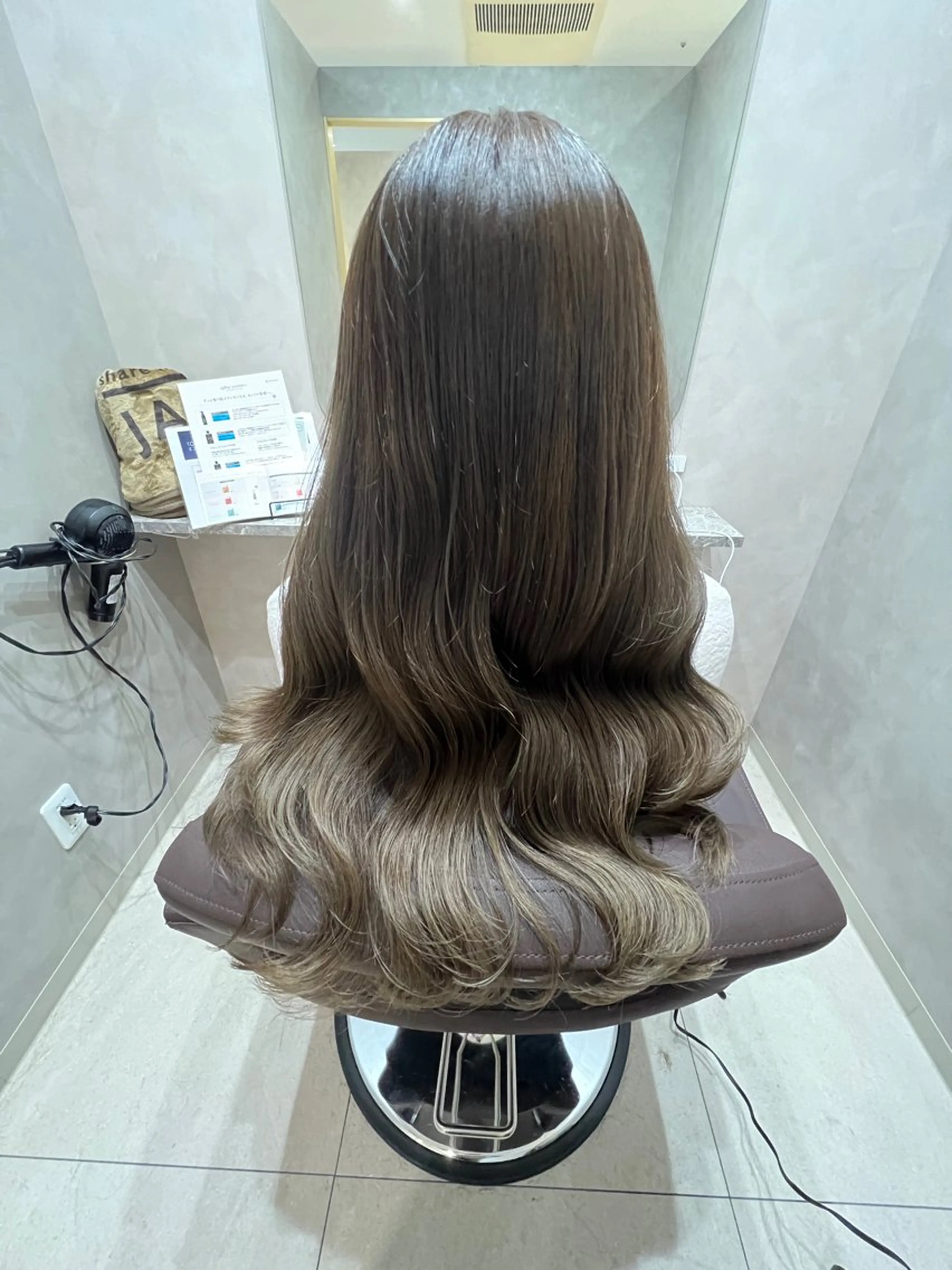 ロング カラー グレージュ ハイトーンカラー ヨシンモリ 韓国風ヘア レイヤーカット 🌈安藤愛/透明感 艶カラー🫧ROWのヘアスタイル