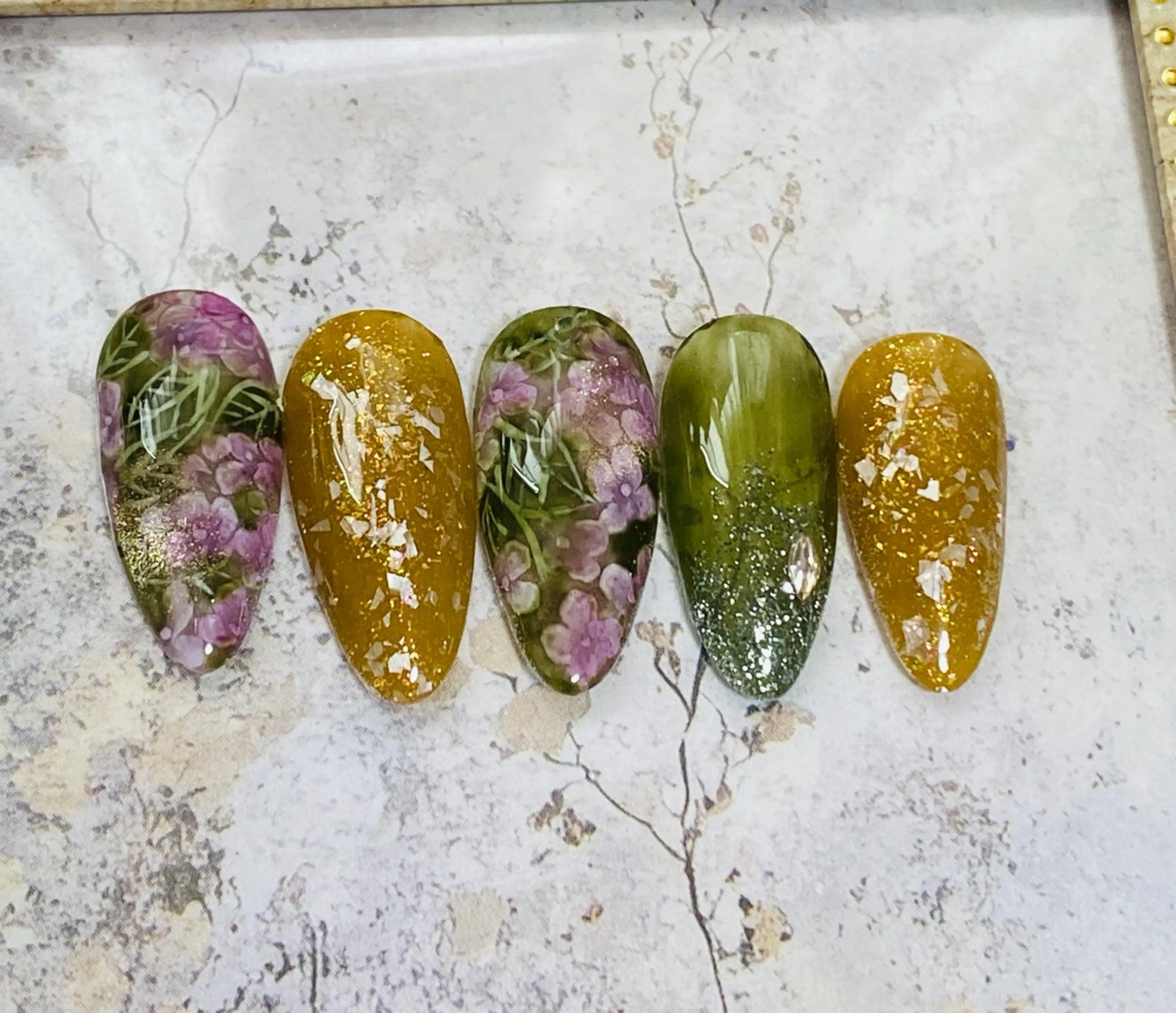 ネイル フラッシュネイル マグネットネイル 自宅ネイルサロン ♦️nuance♦️のネイルデザイン