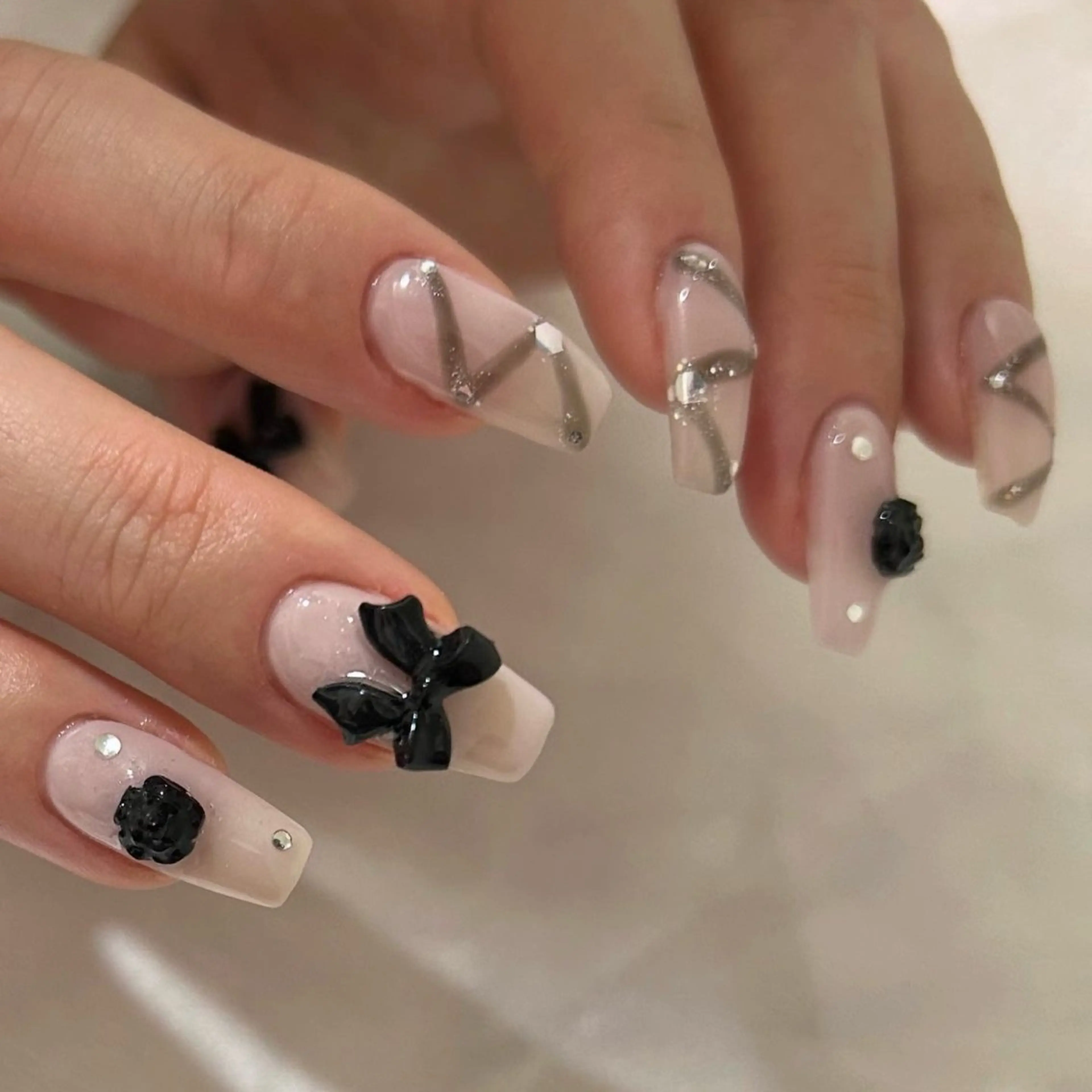 ネイル カジュアル 成人式 フレンチネイル ガーリー 韓国ネイル ハンドネイル ハンドケア lyly.nail所属・lylynail YUUKAのネイルデザイン