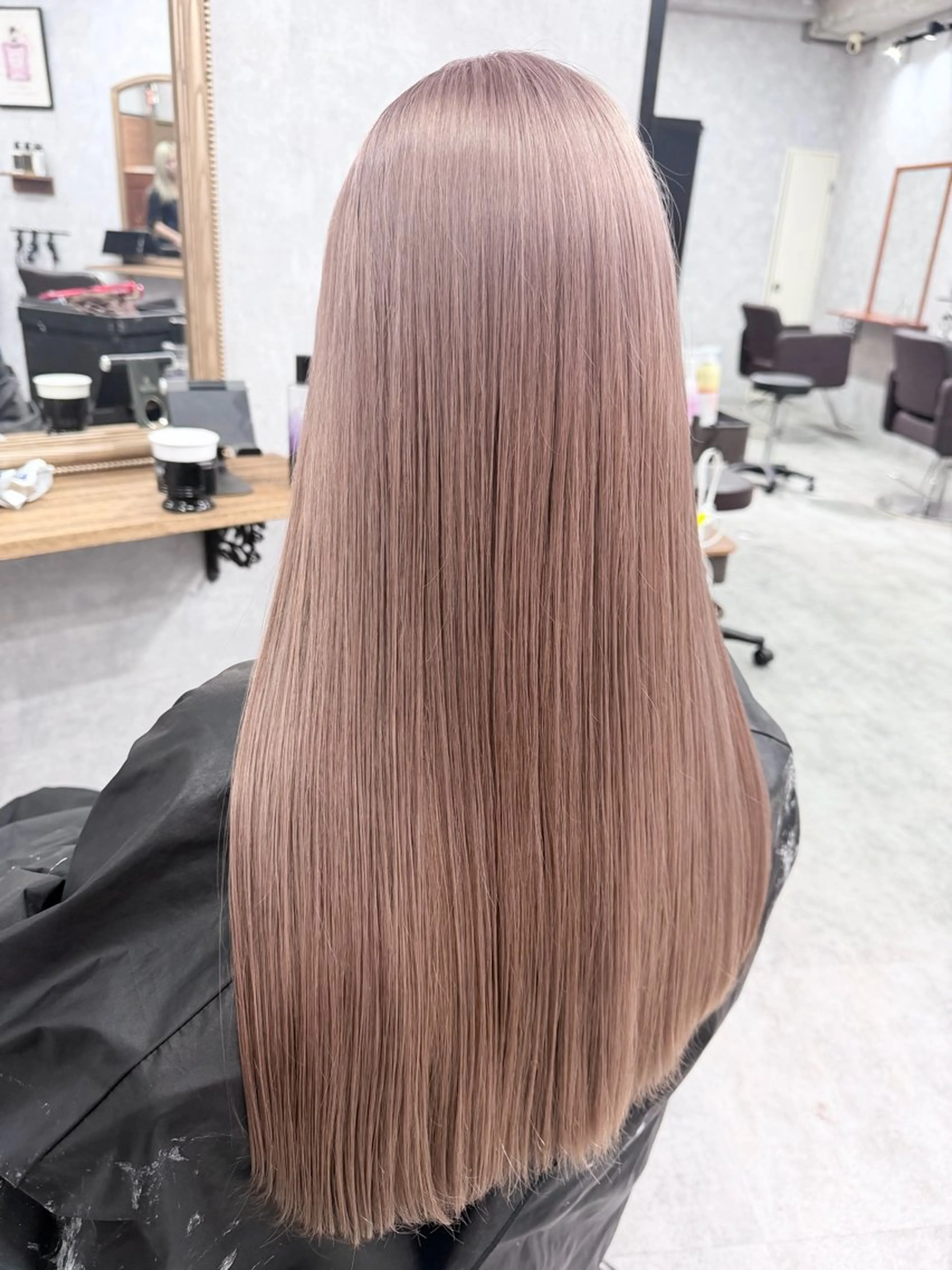 ロング カラー ベージュカラー ミルクティーベージュ C'LD Hair トモヤのヘアスタイル