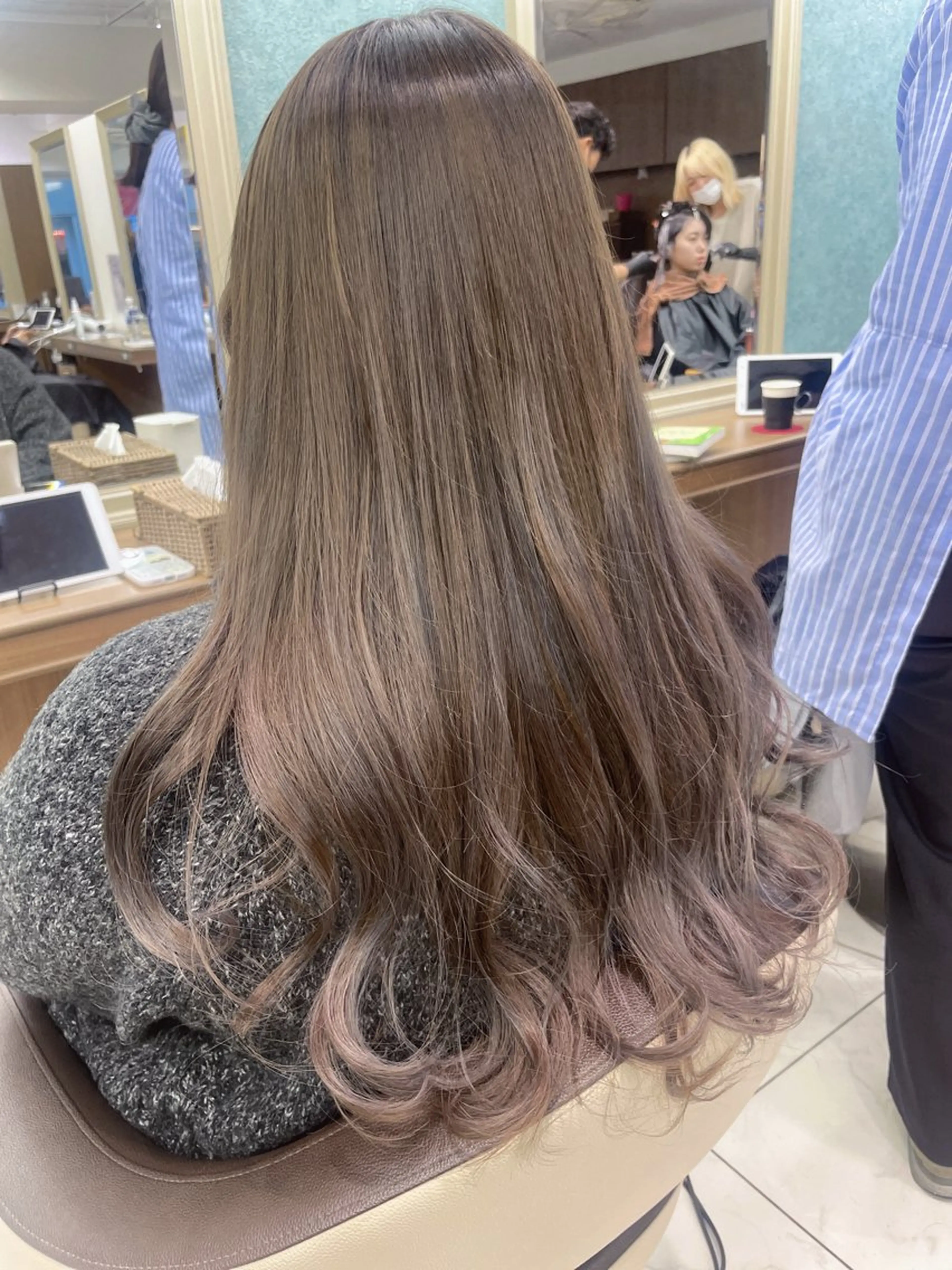 ロング カラー 小池 絢女のヘアスタイル